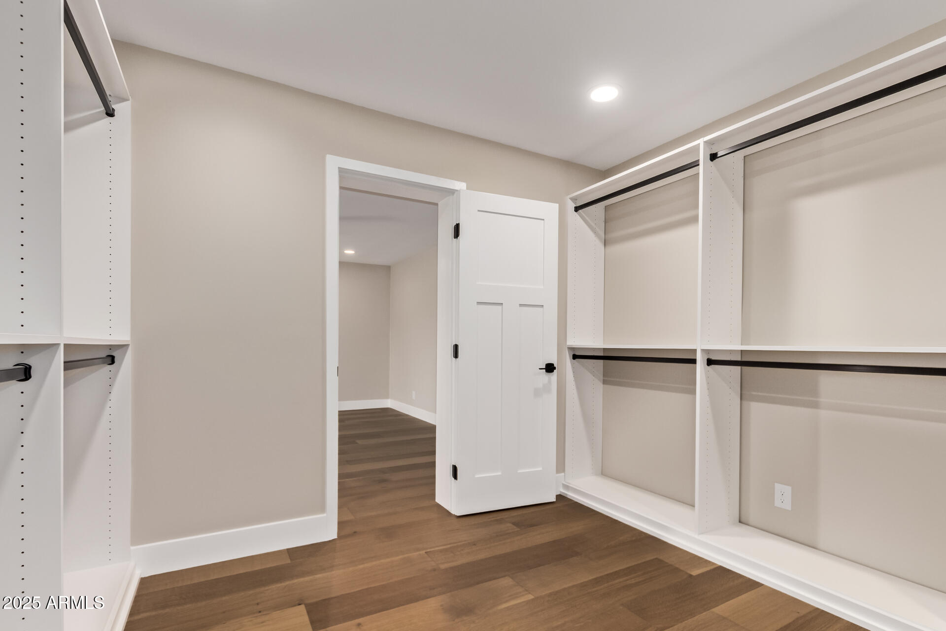 1540 W LAWRENCE Lane