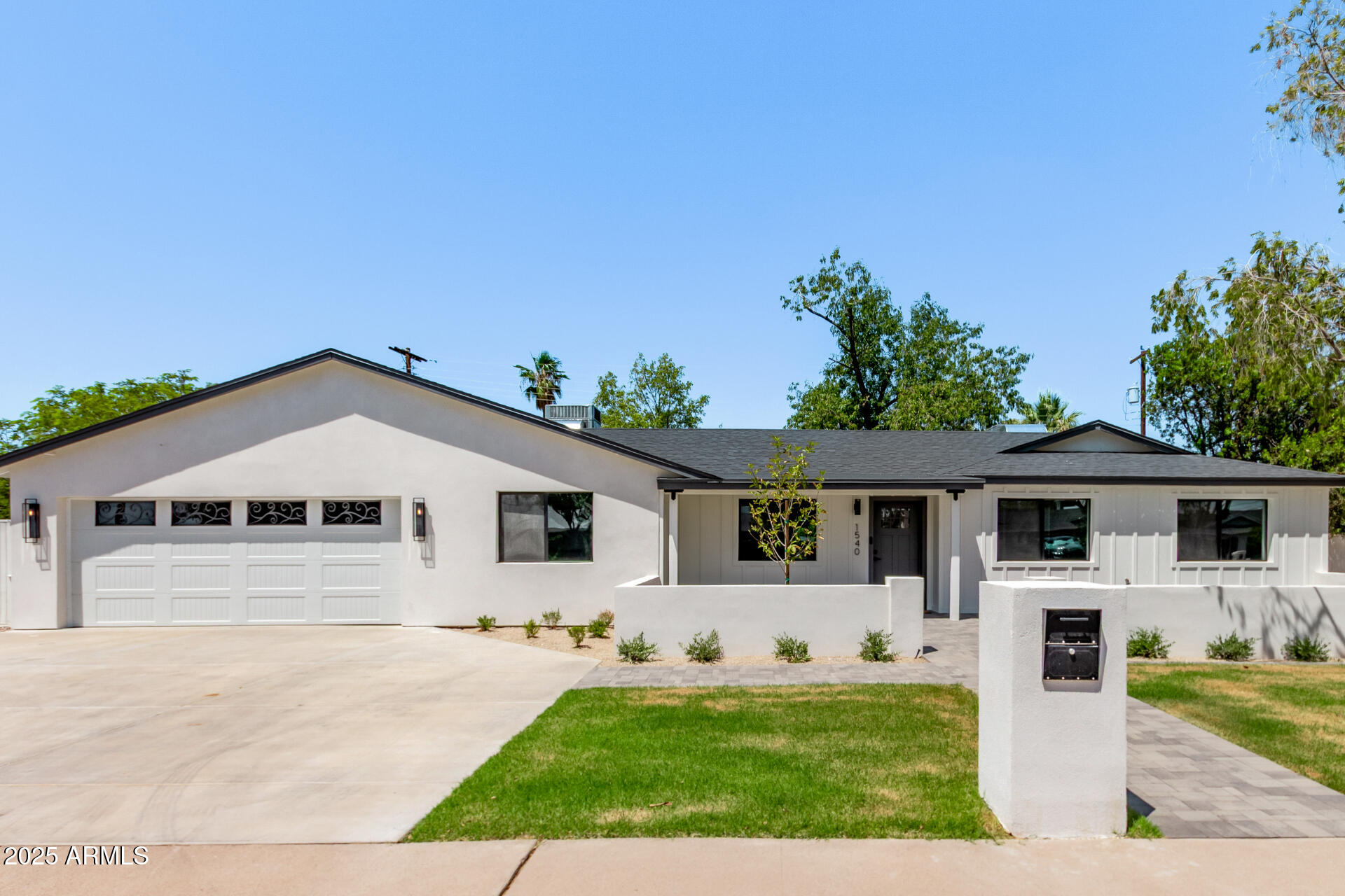 1540 W LAWRENCE Lane