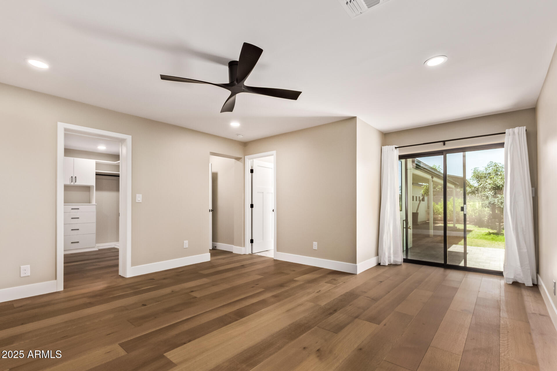 1540 W LAWRENCE Lane
