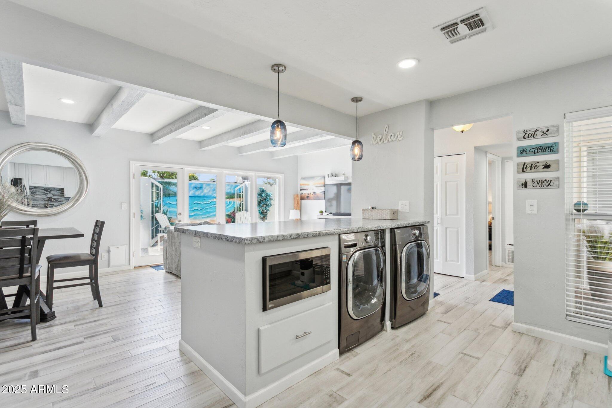 1643 E BORGHESE Place