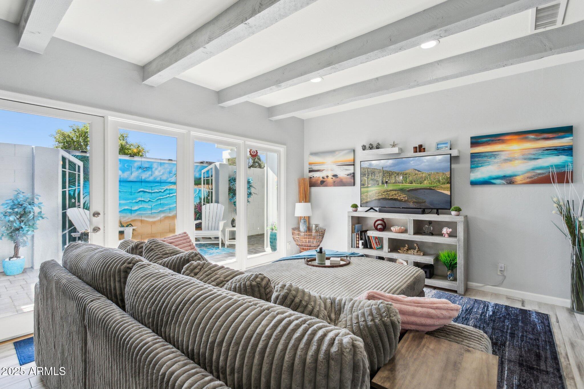 1643 E BORGHESE Place