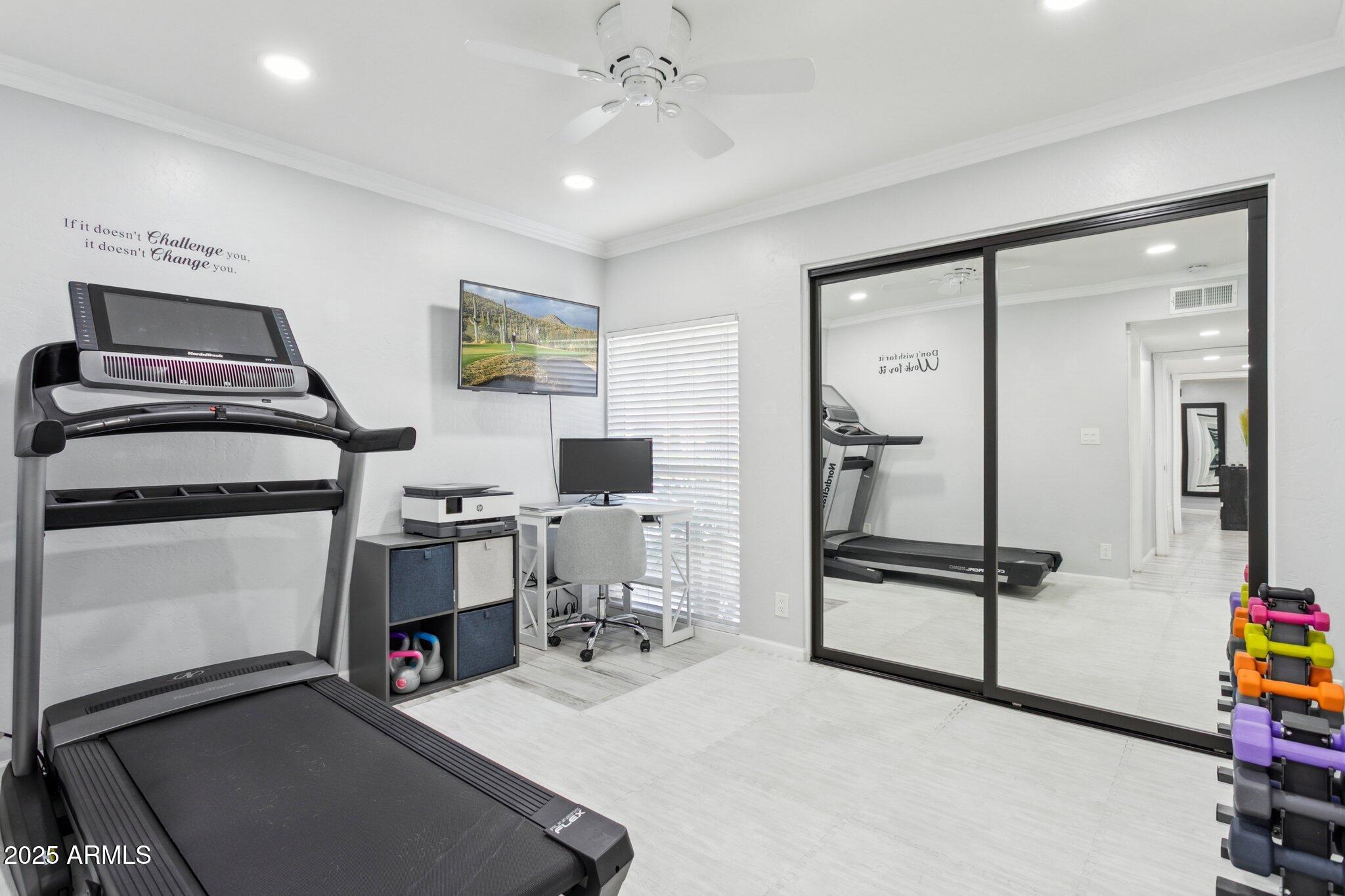 1643 E BORGHESE Place