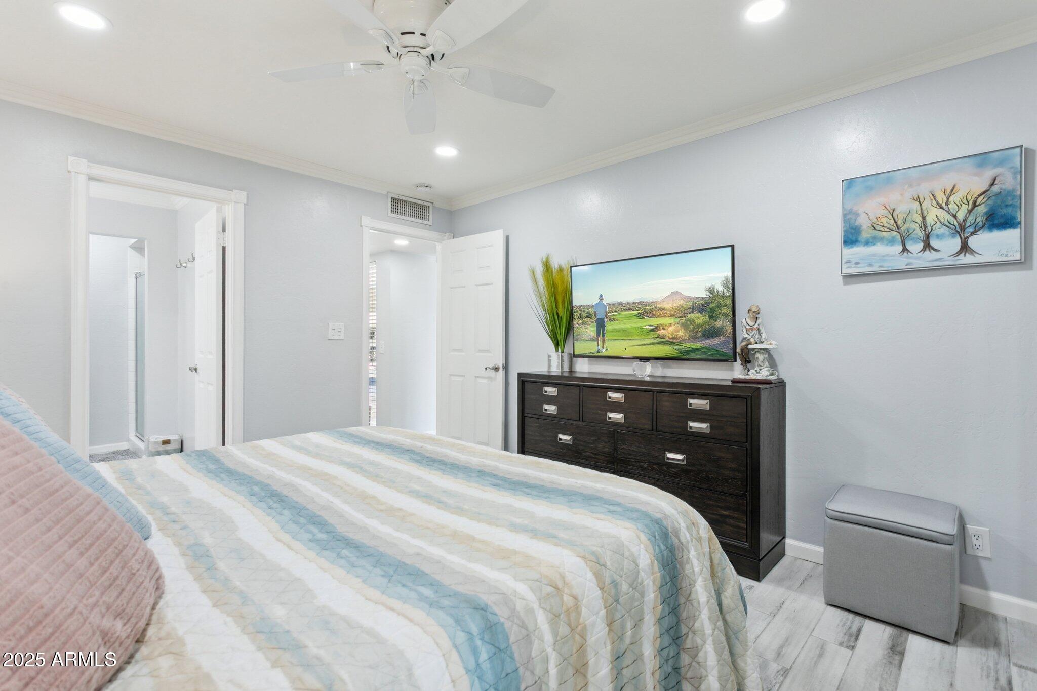 1643 E BORGHESE Place