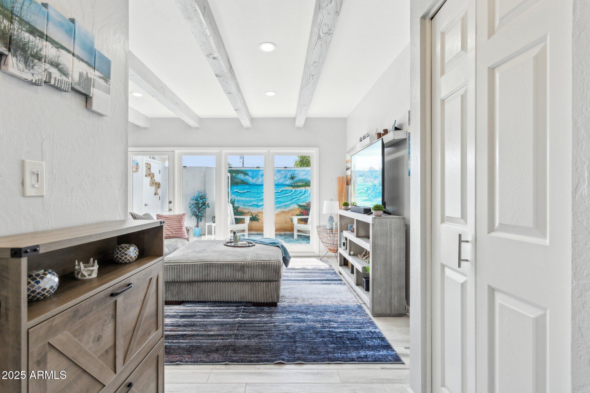 1643 E BORGHESE Place