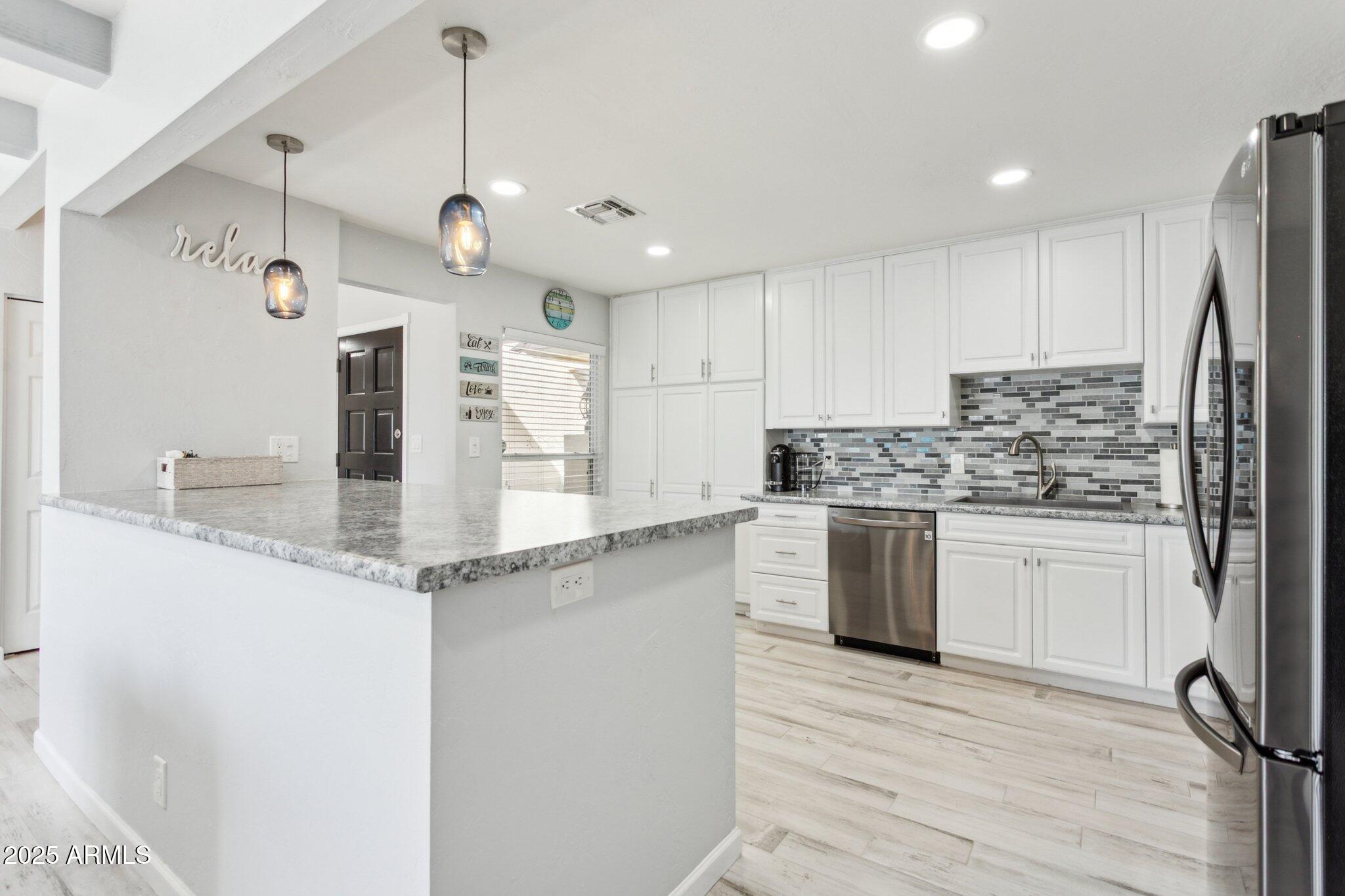 1643 E BORGHESE Place