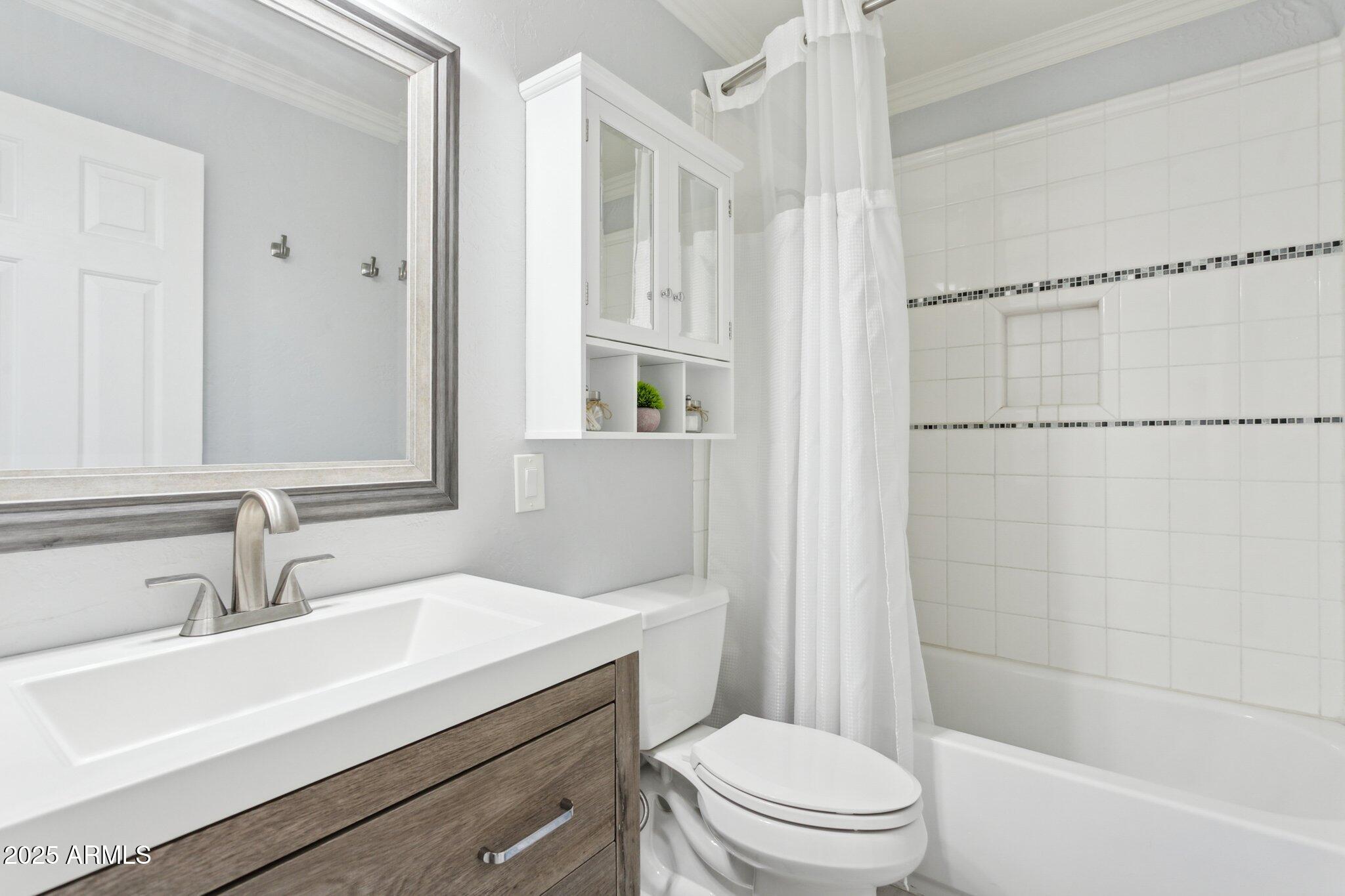 1643 E BORGHESE Place