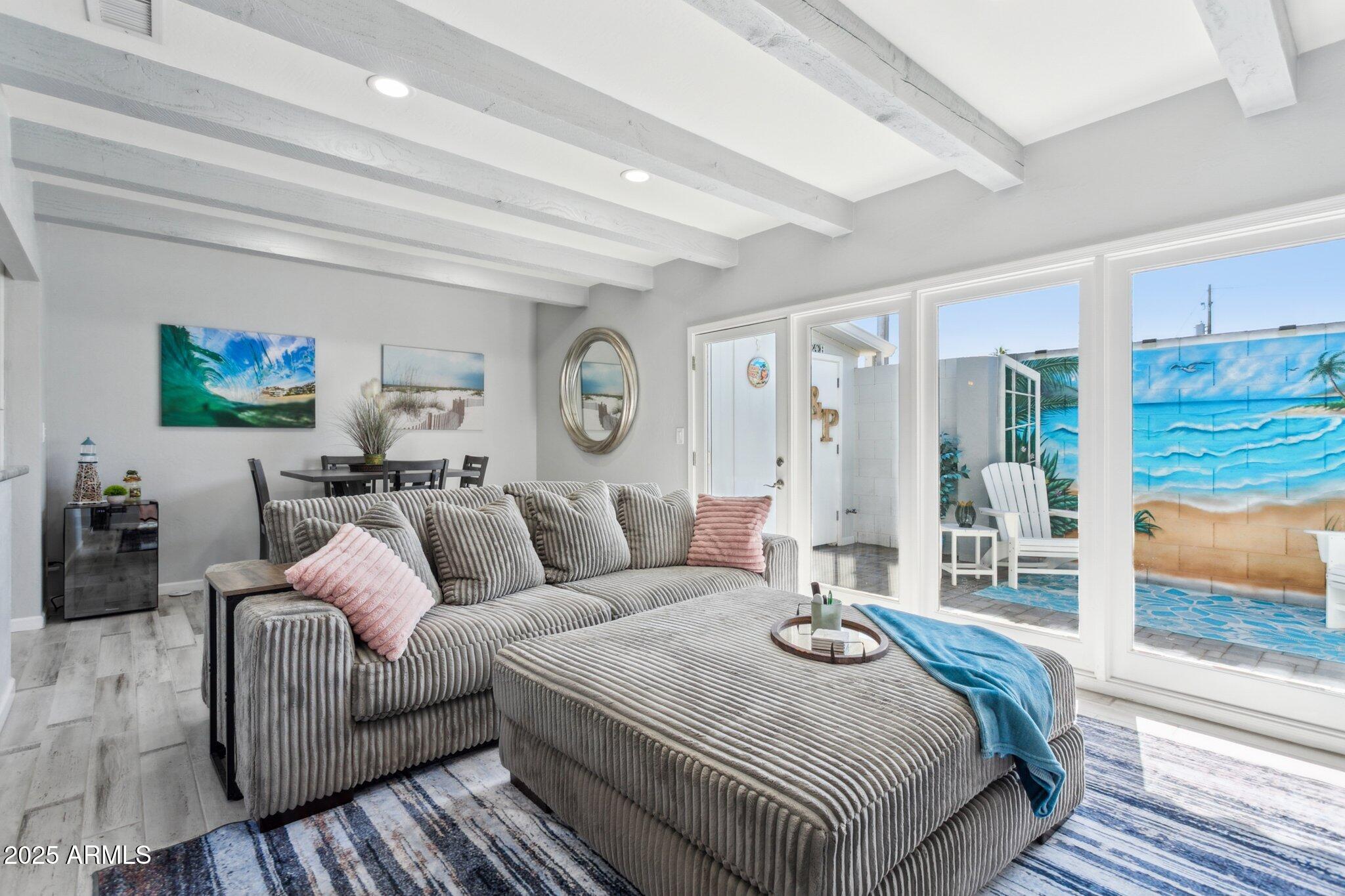 1643 E BORGHESE Place