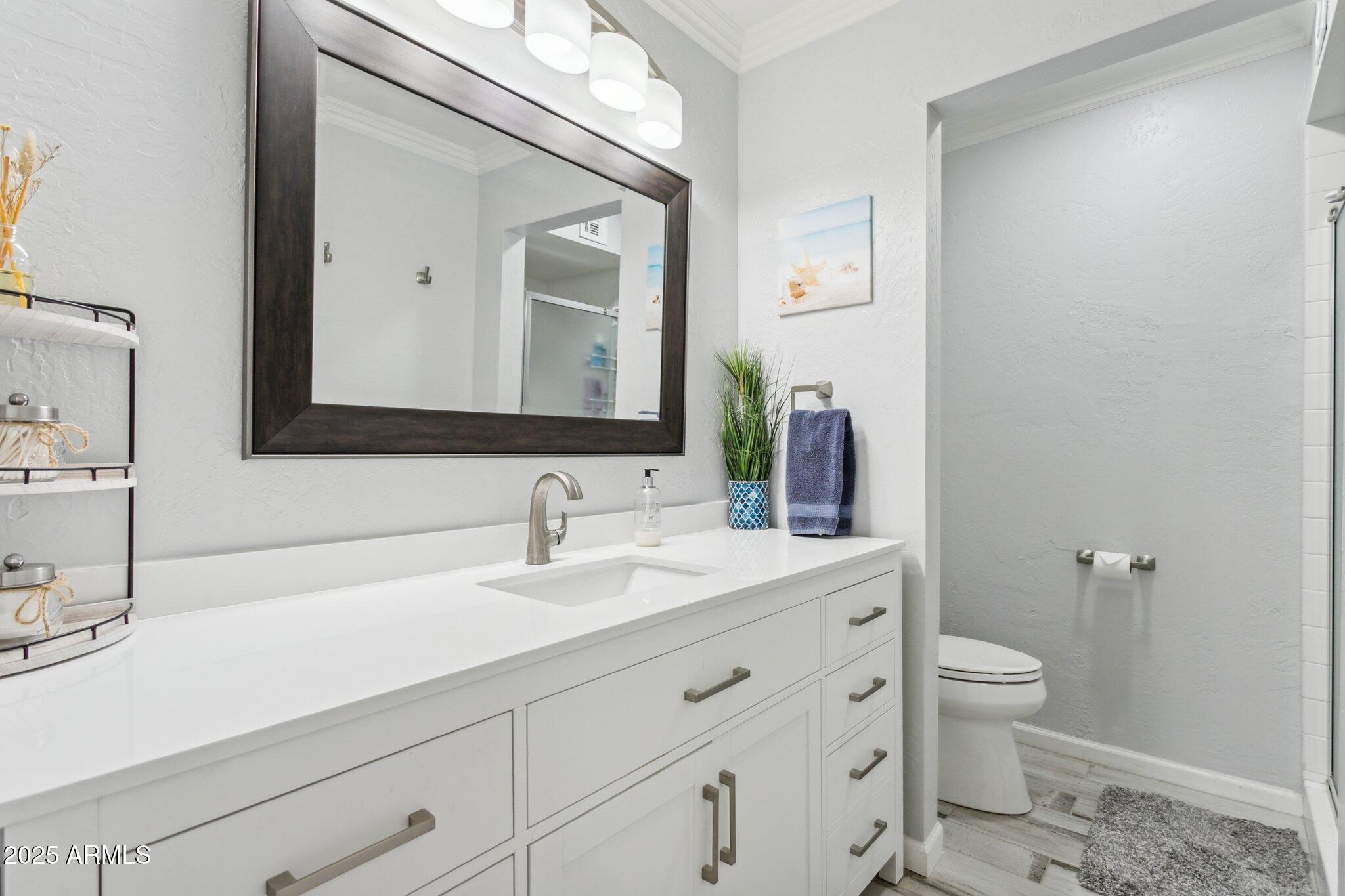 1643 E BORGHESE Place