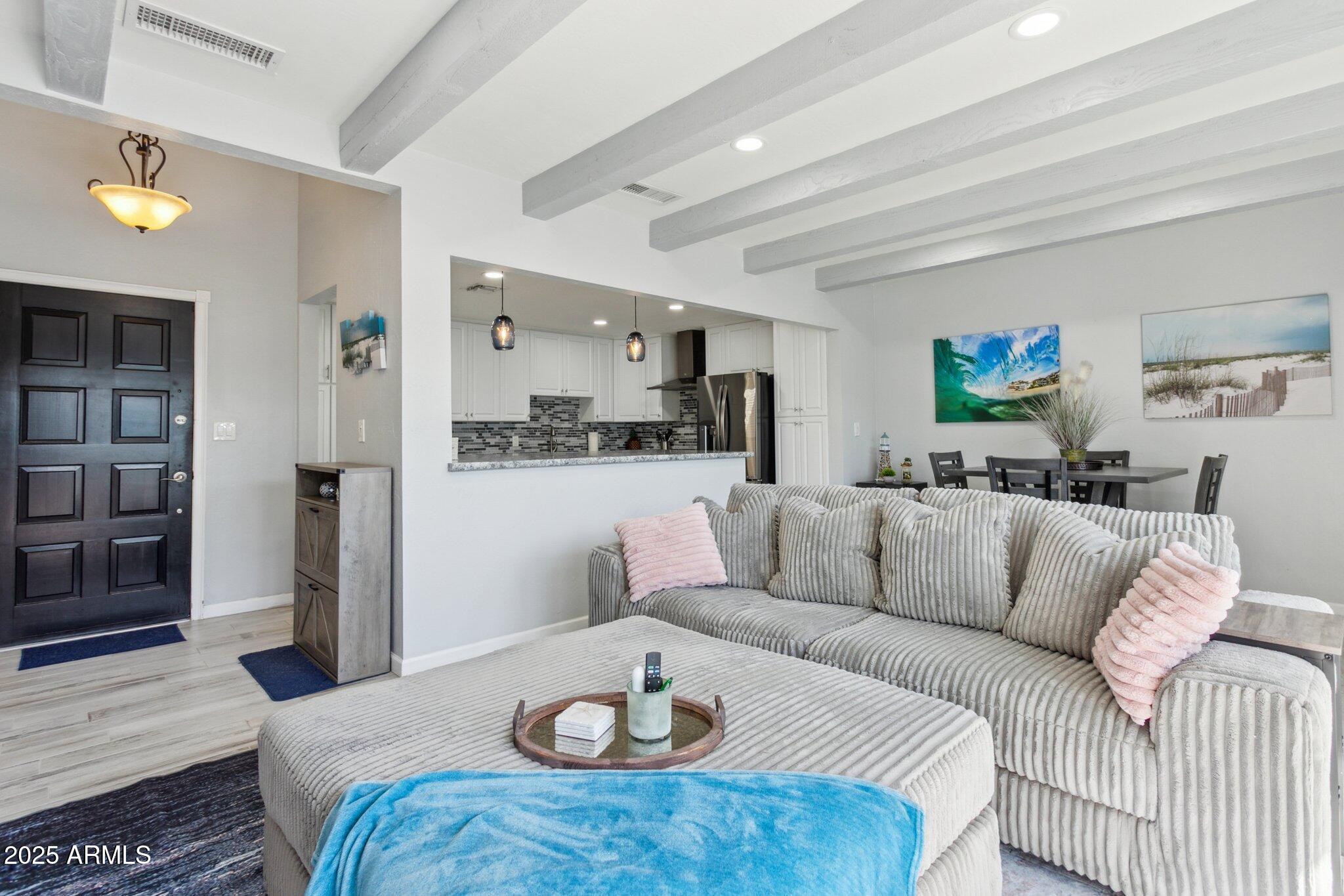 1643 E BORGHESE Place