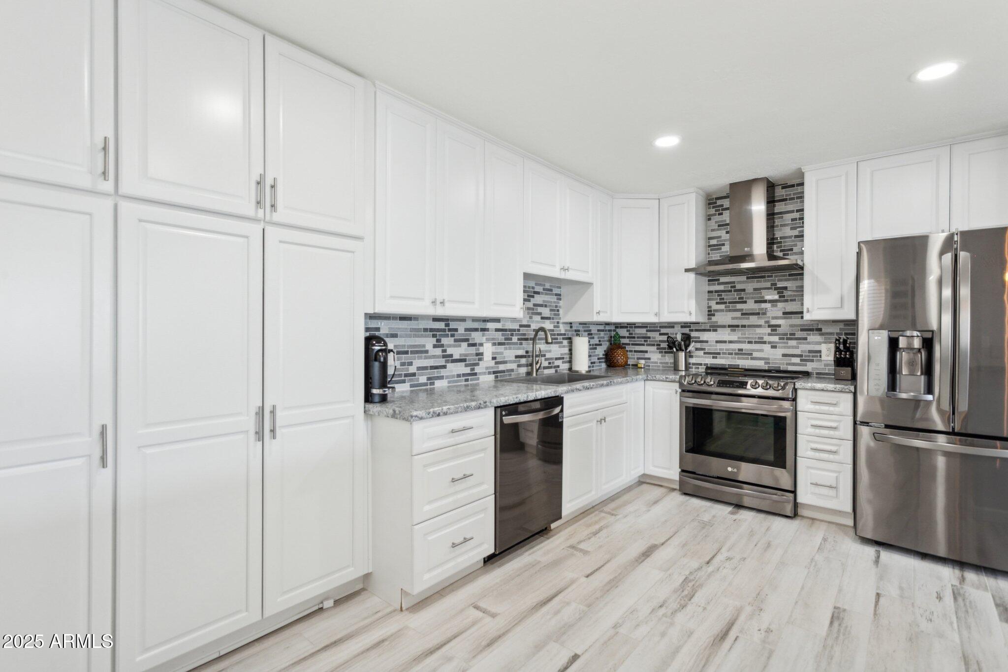 1643 E BORGHESE Place