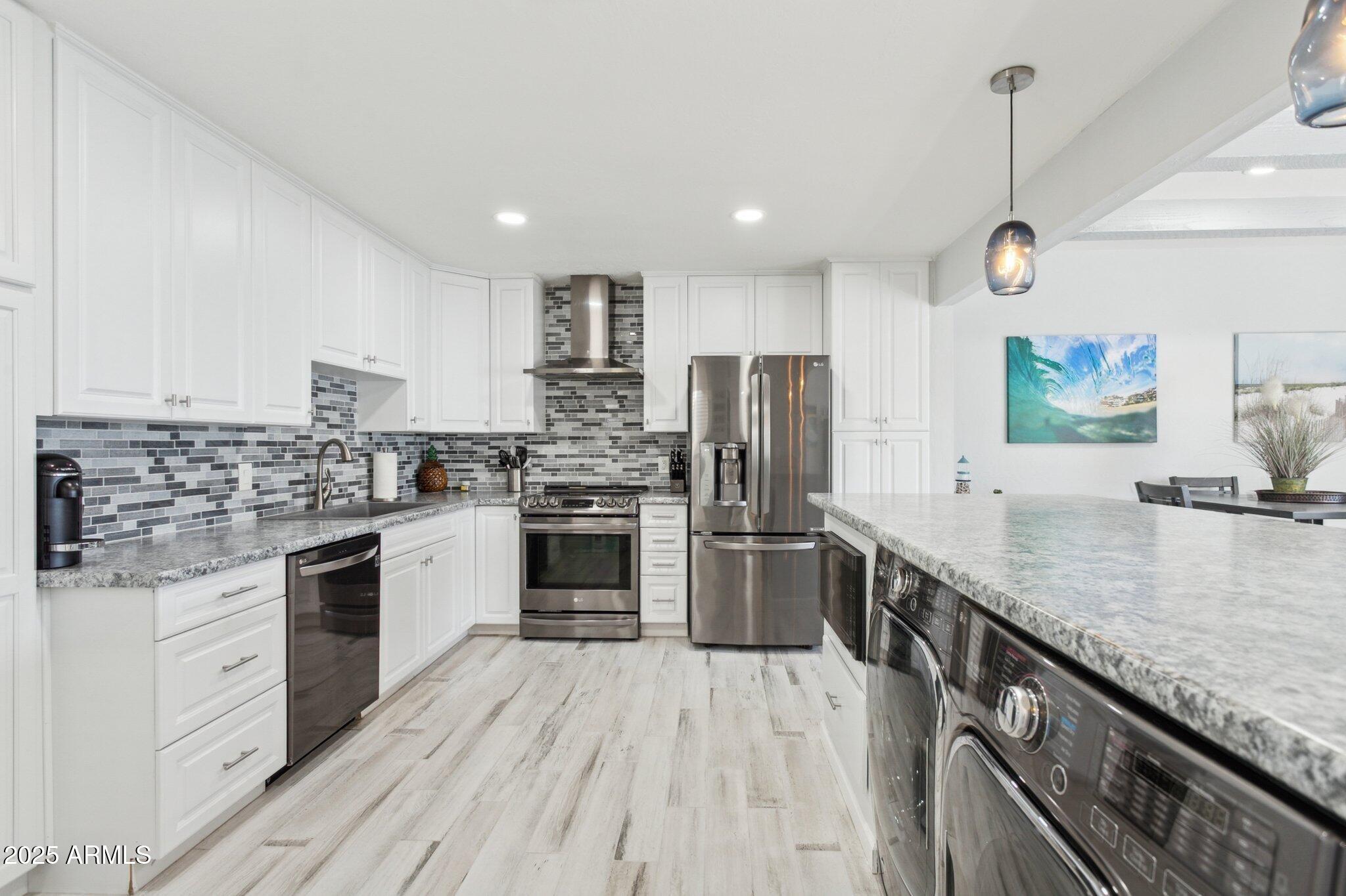 1643 E BORGHESE Place