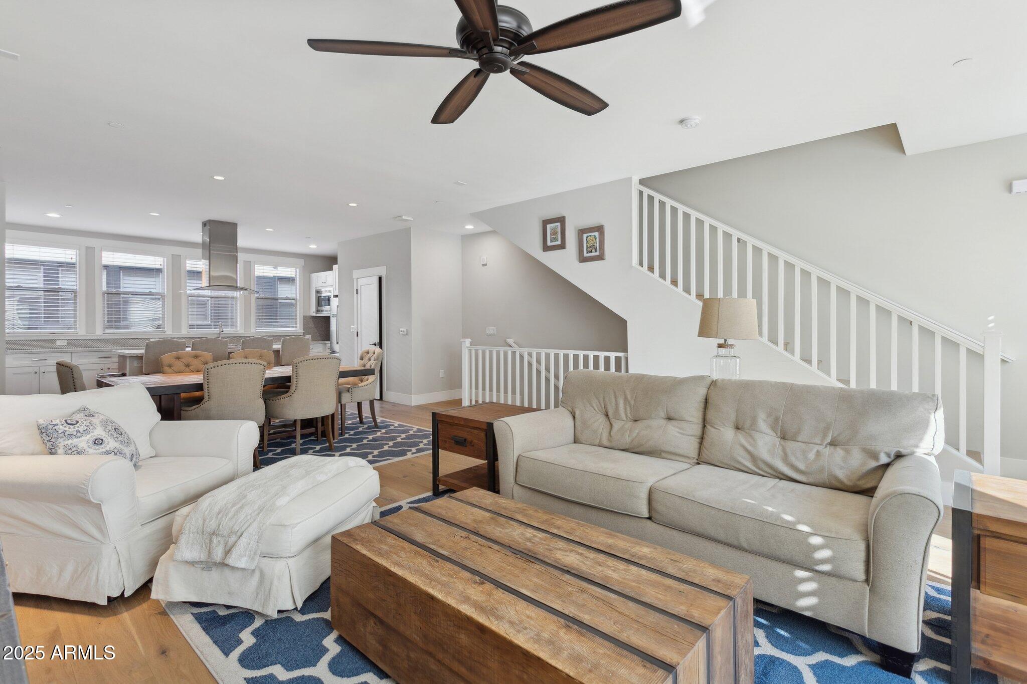 1400 E Bethany Home Road 22