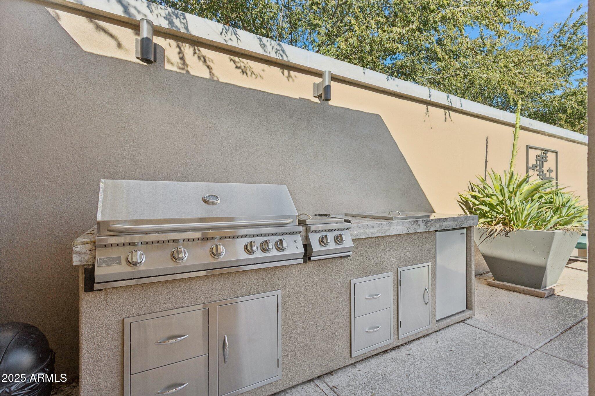 1400 E Bethany Home Road 22