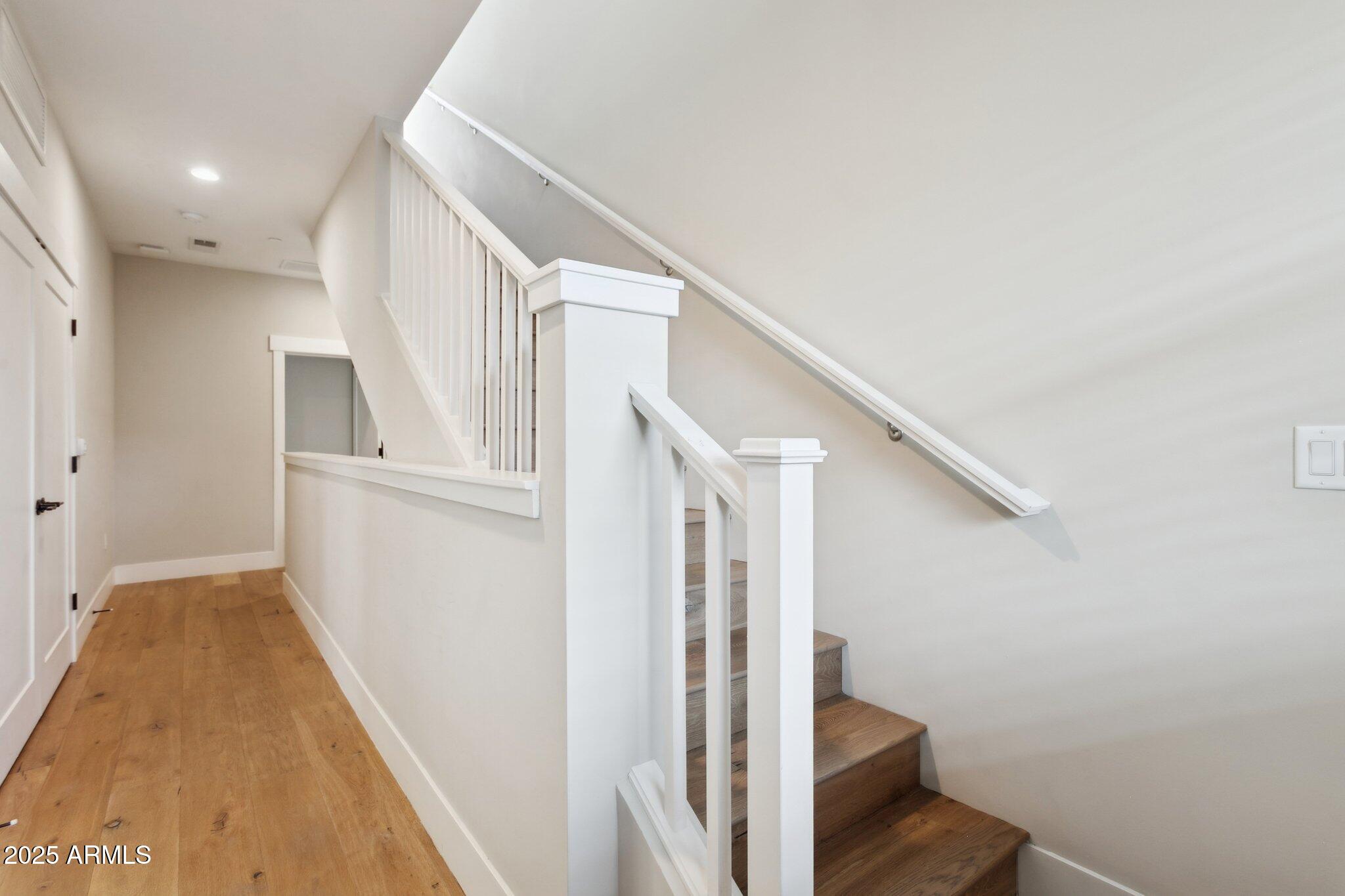 1400 E Bethany Home Road 22