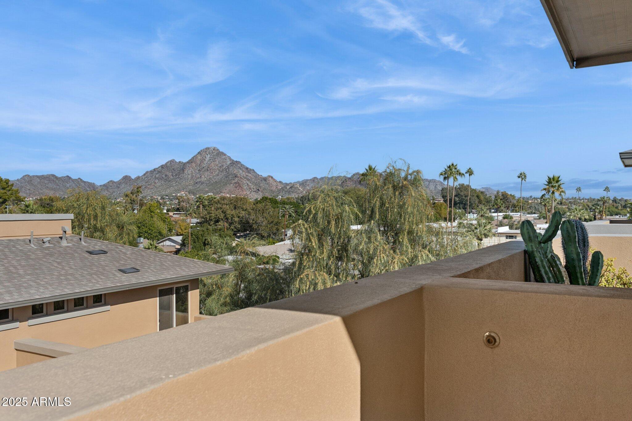 1400 E Bethany Home Road 22