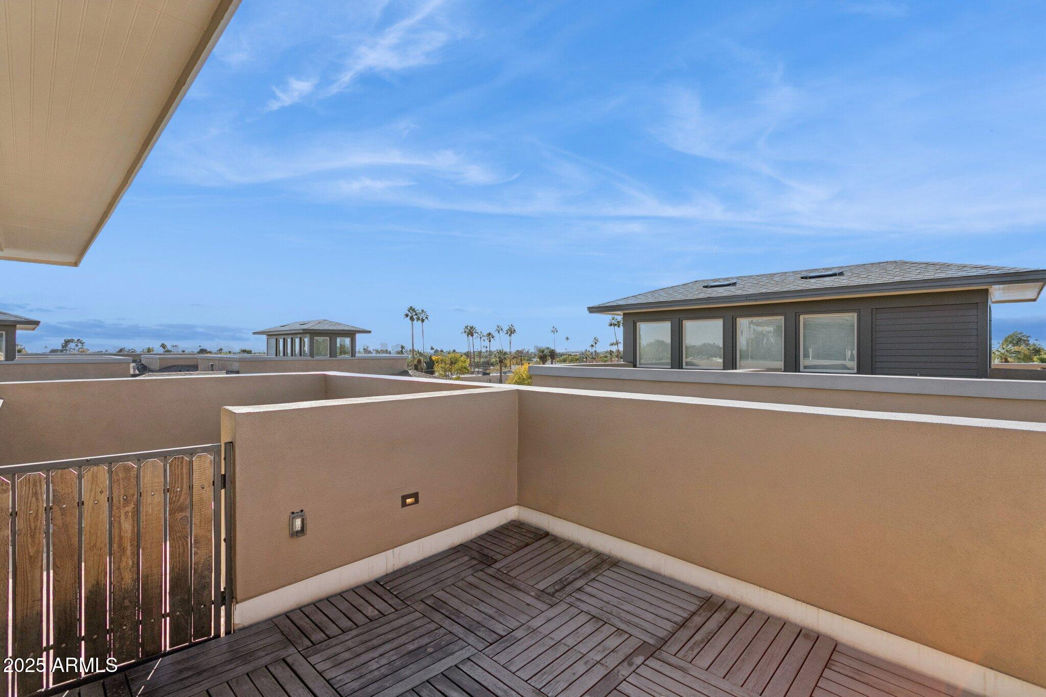 1400 E Bethany Home Road 22