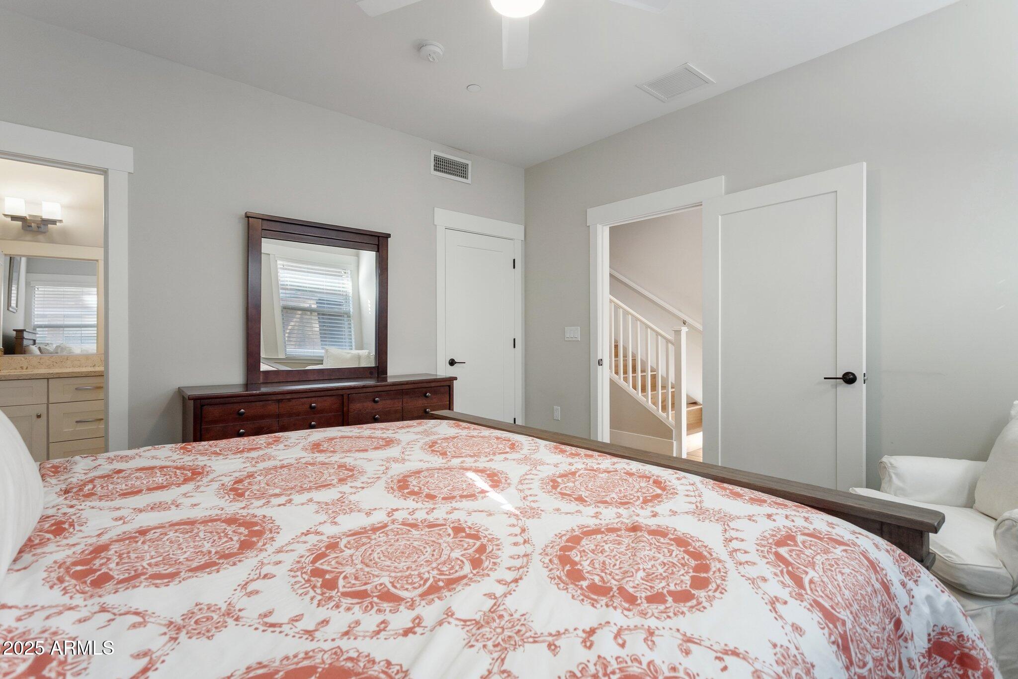 1400 E Bethany Home Road 22