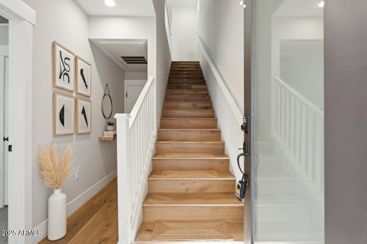 1400 E Bethany Home Road 22