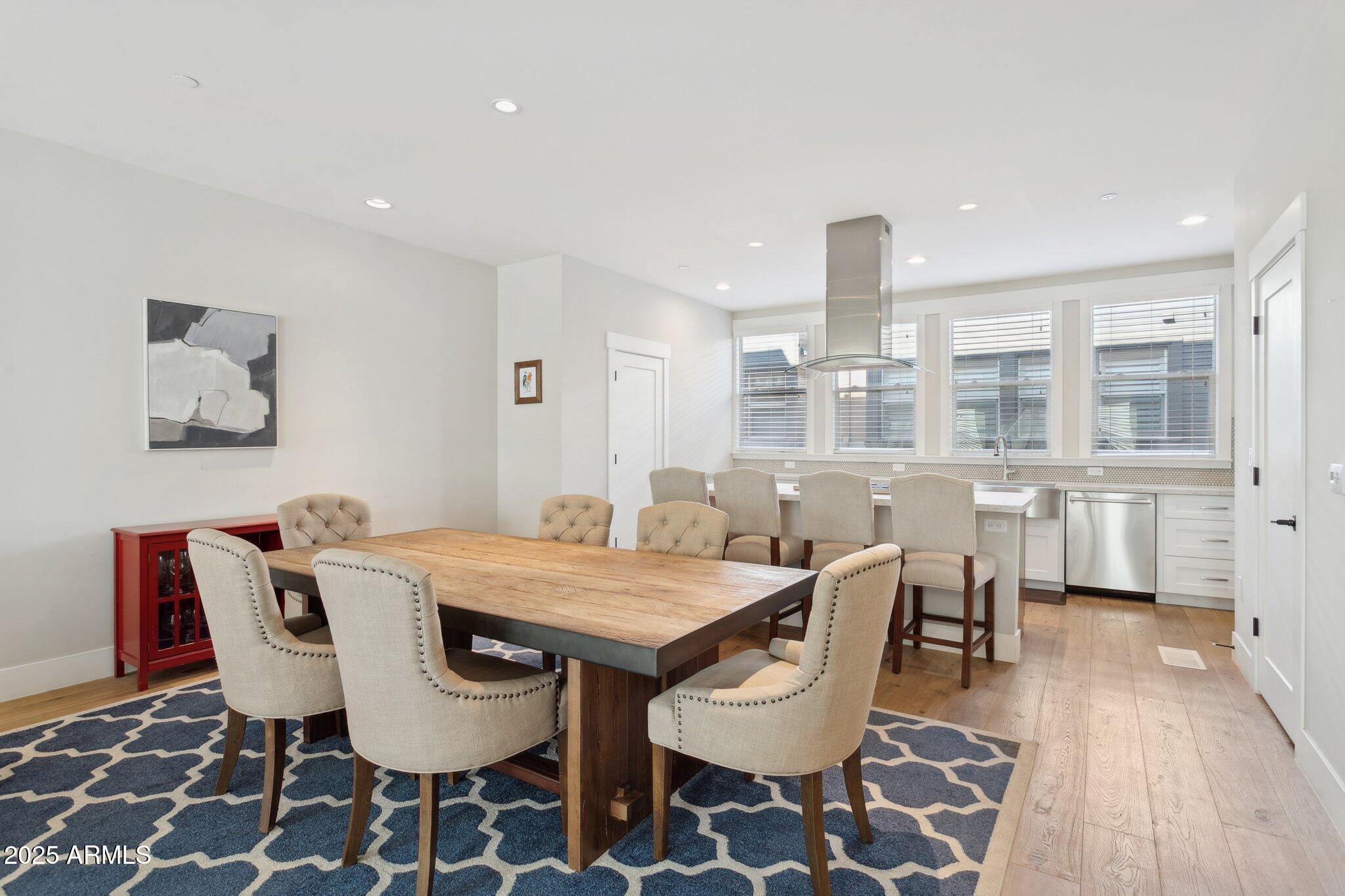 1400 E Bethany Home Road 22