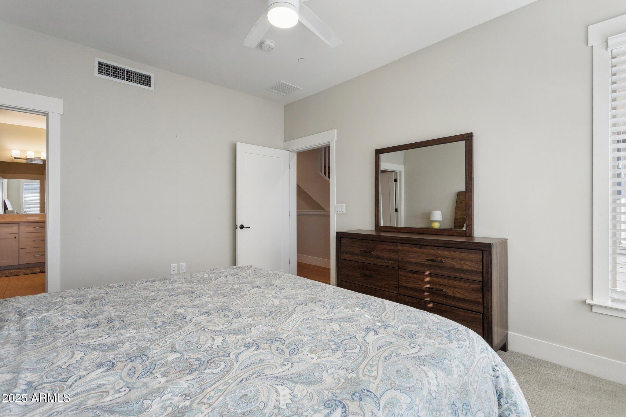 1400 E Bethany Home Road 22