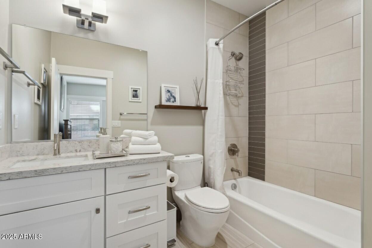 1400 E Bethany Home Road 22