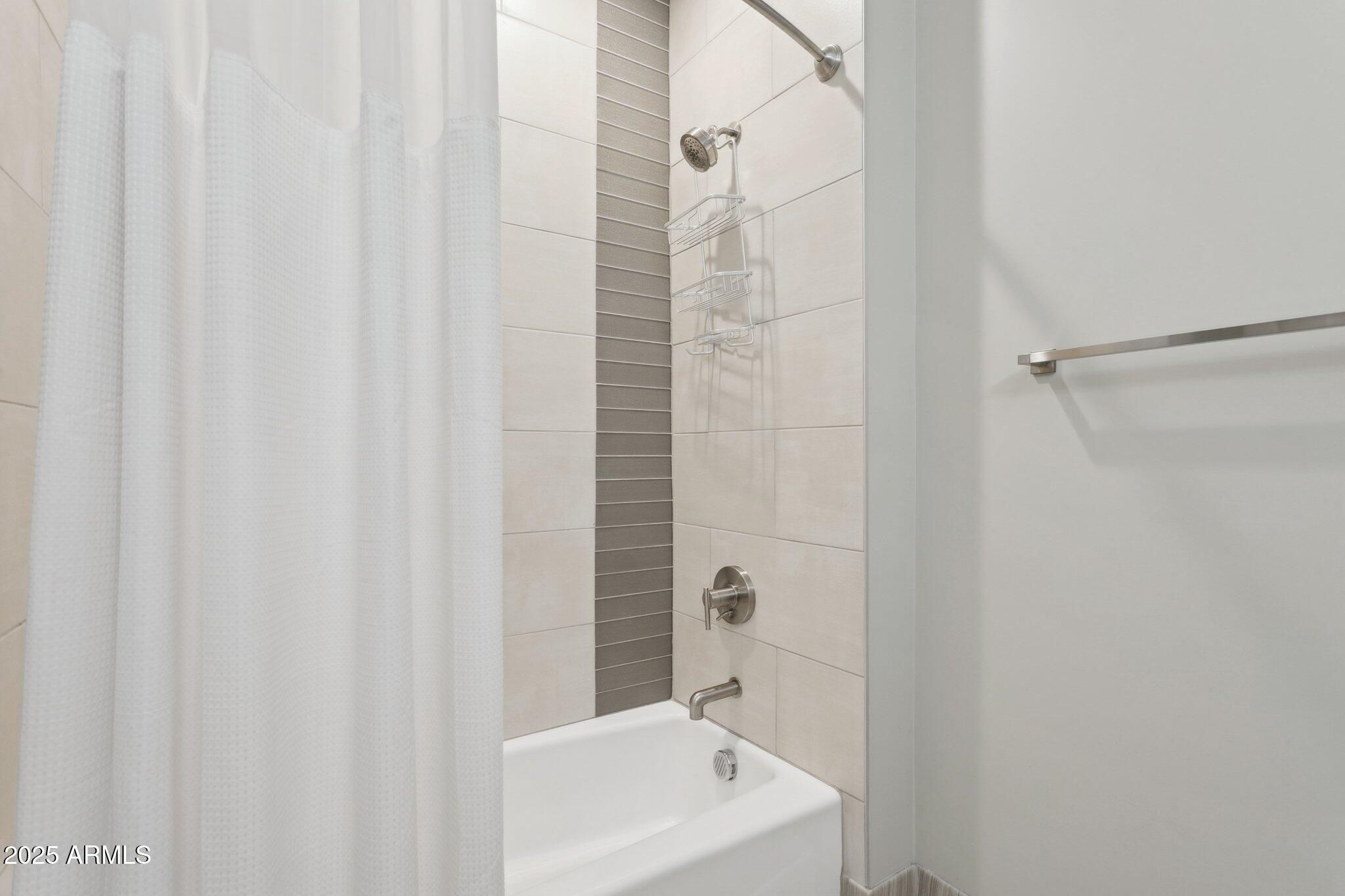 1400 E Bethany Home Road 22