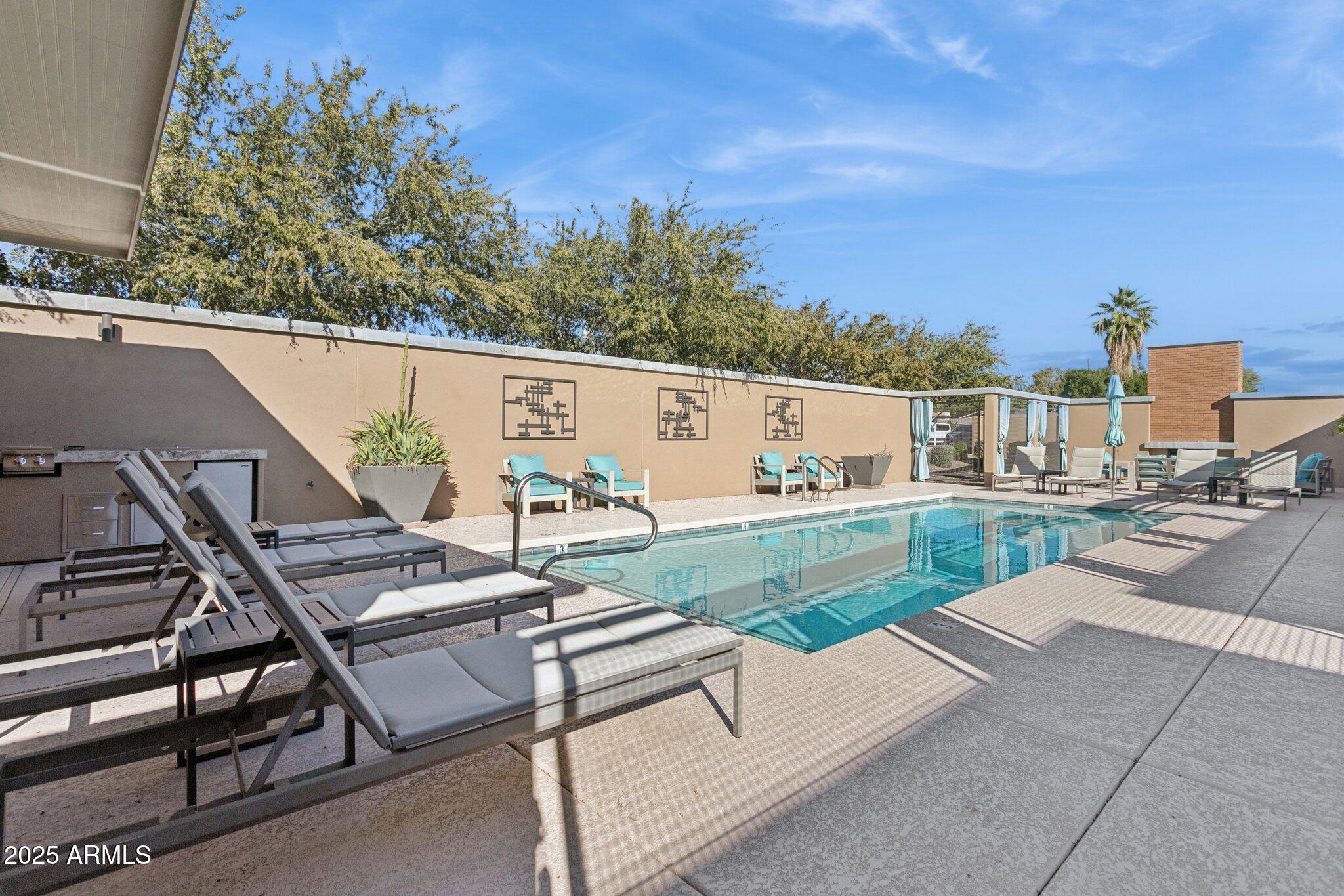 1400 E Bethany Home Road 22