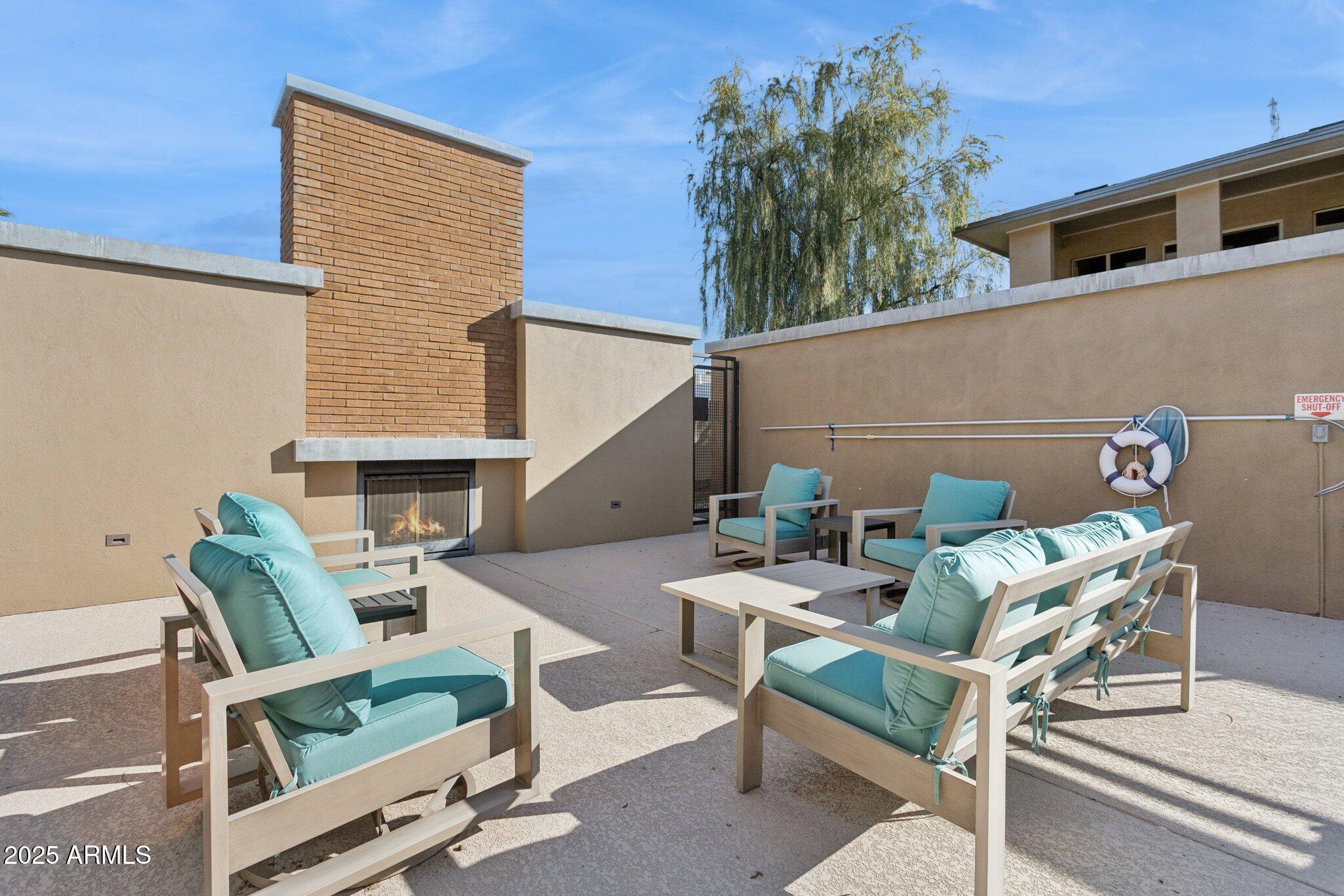 1400 E Bethany Home Road 22