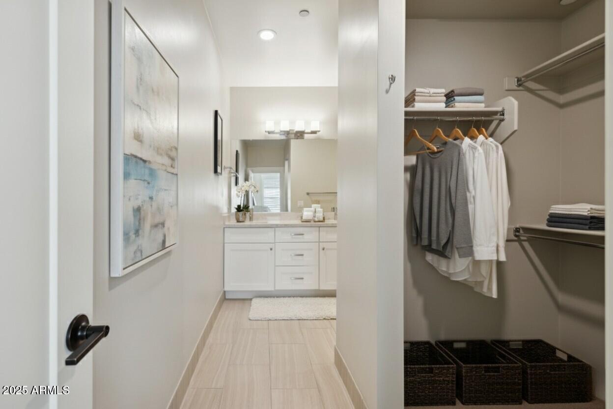 1400 E Bethany Home Road 22