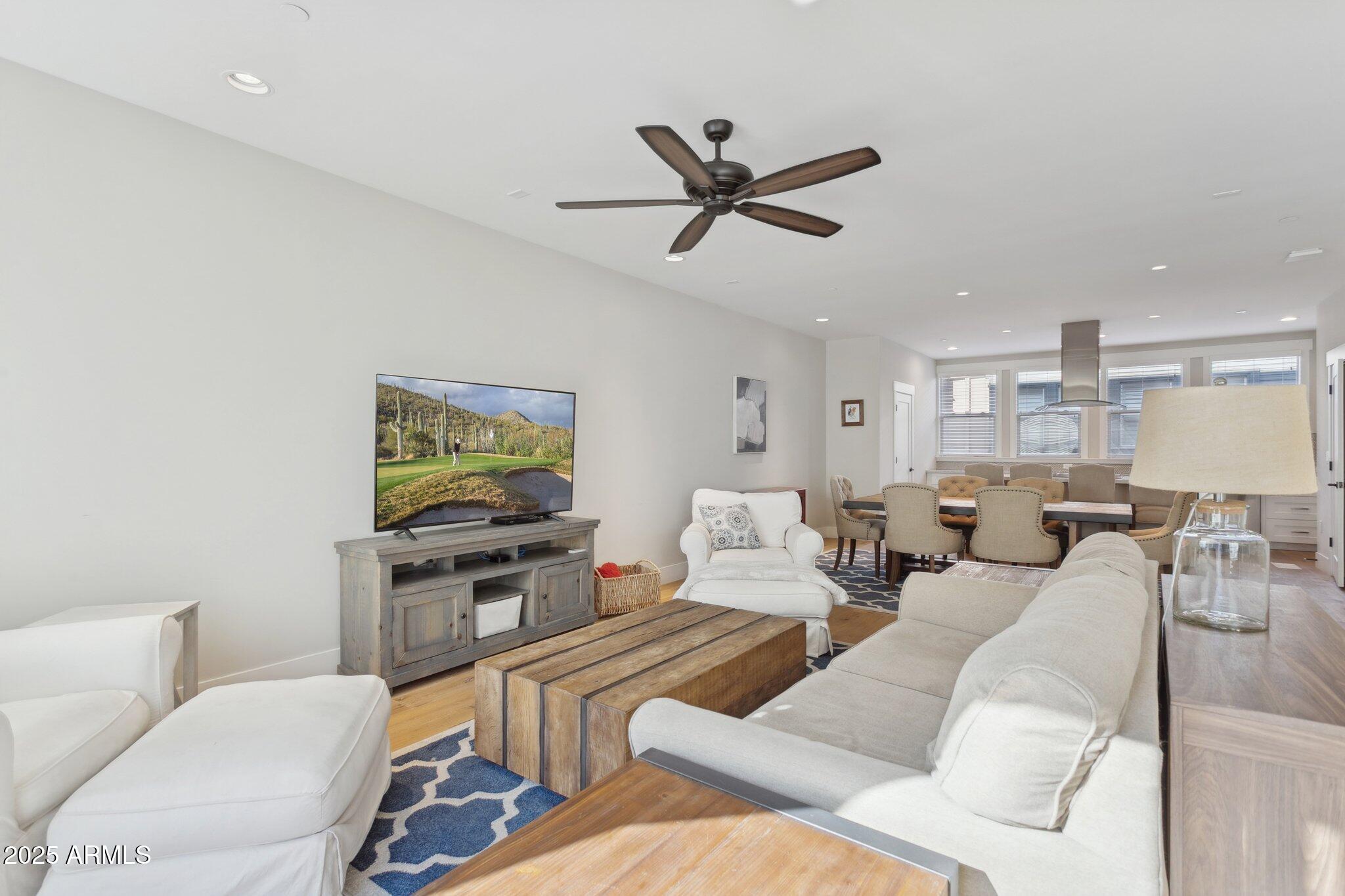 1400 E Bethany Home Road 22