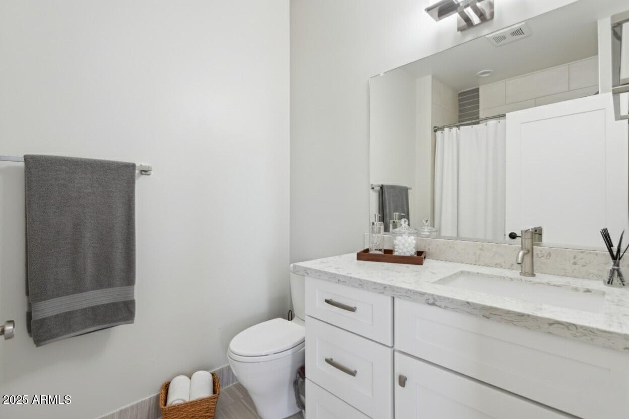 1400 E Bethany Home Road 22