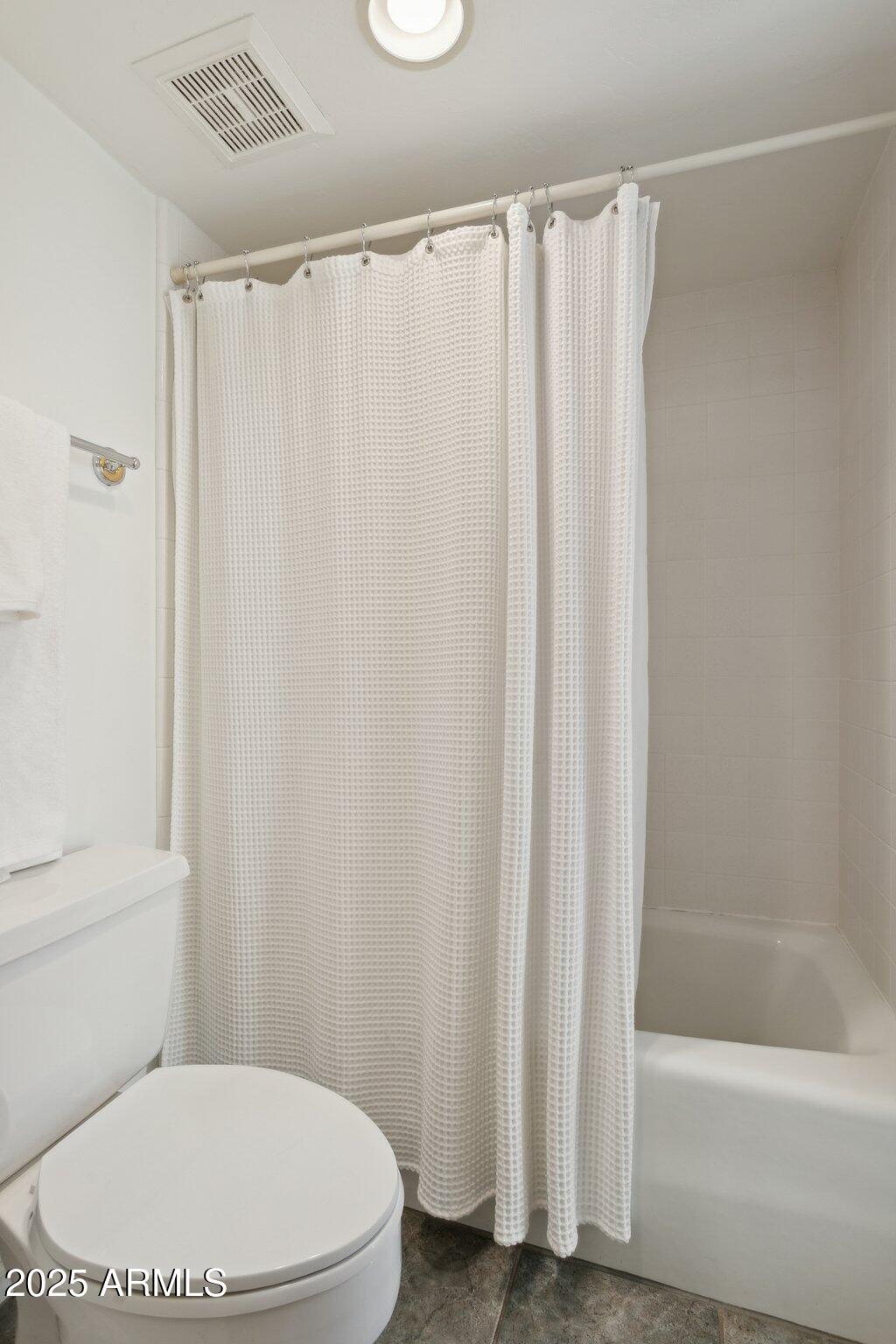 3800 E LINCOLN Drive 7