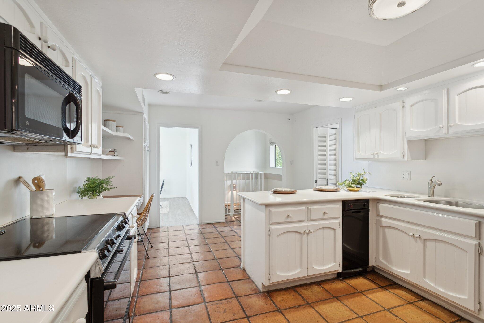 3800 E LINCOLN Drive 7