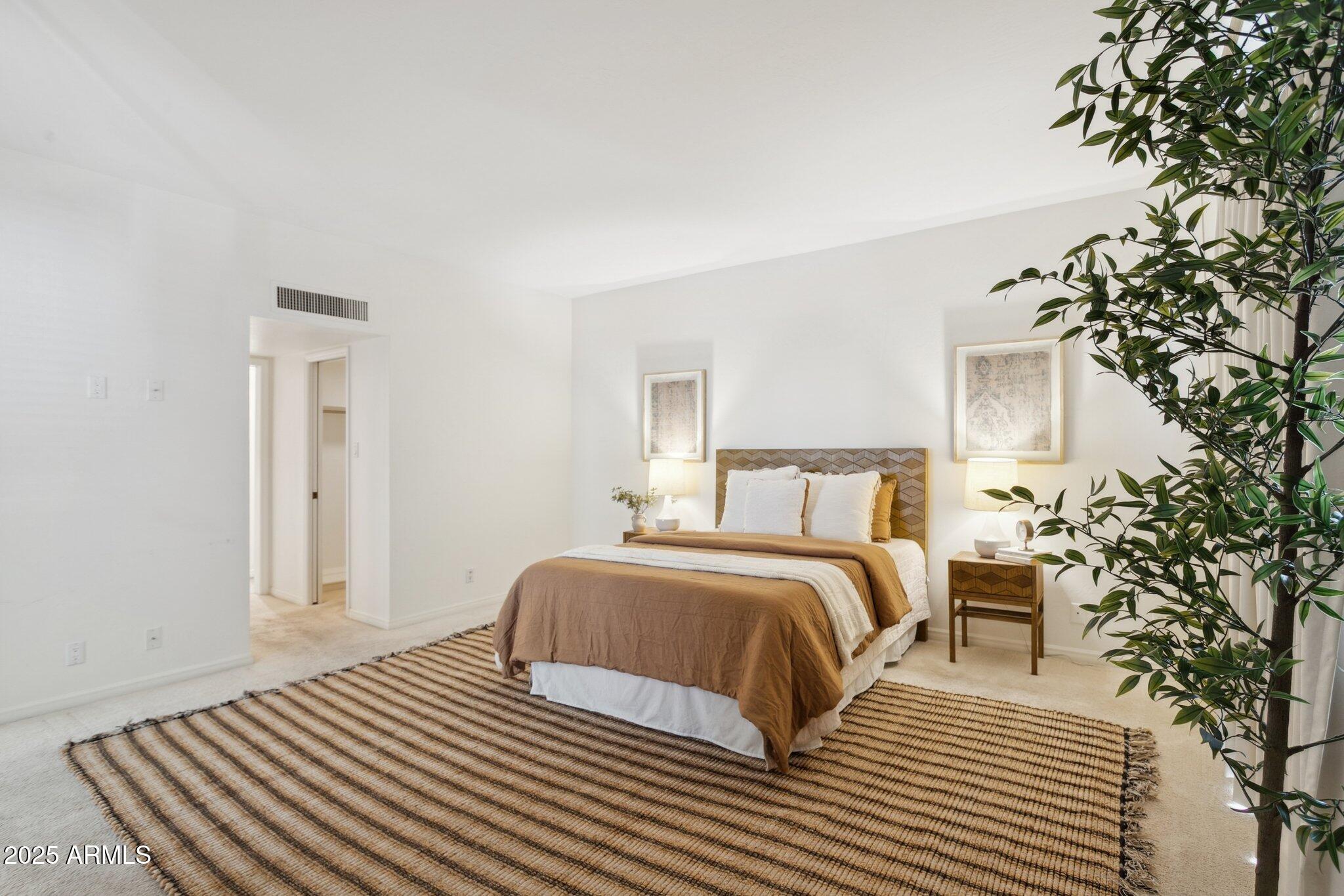 3800 E LINCOLN Drive 7