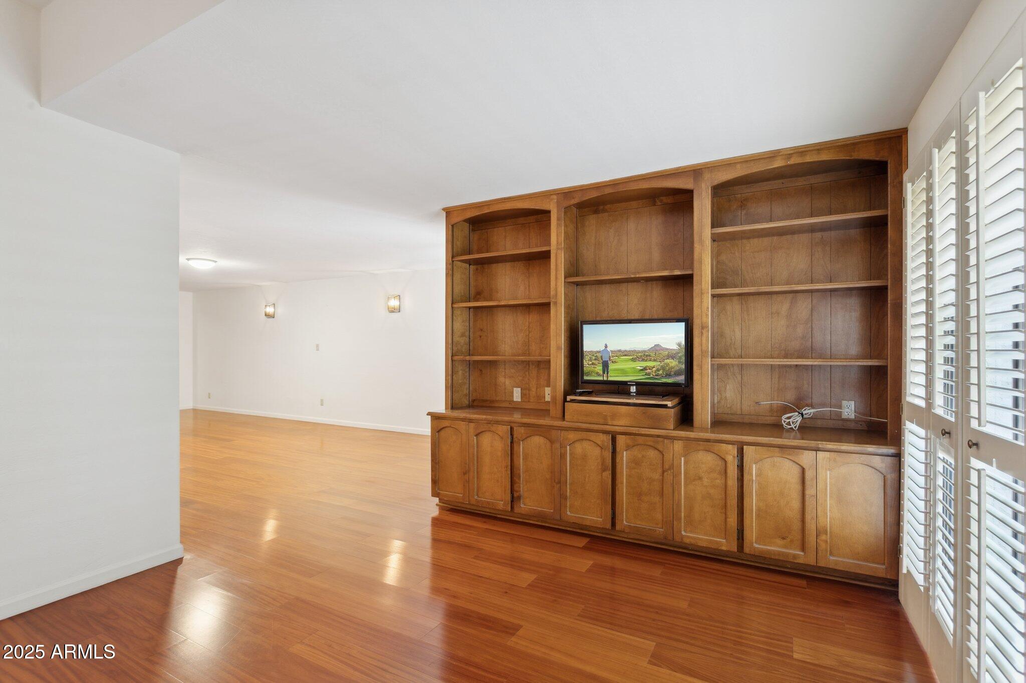 3800 E LINCOLN Drive 7