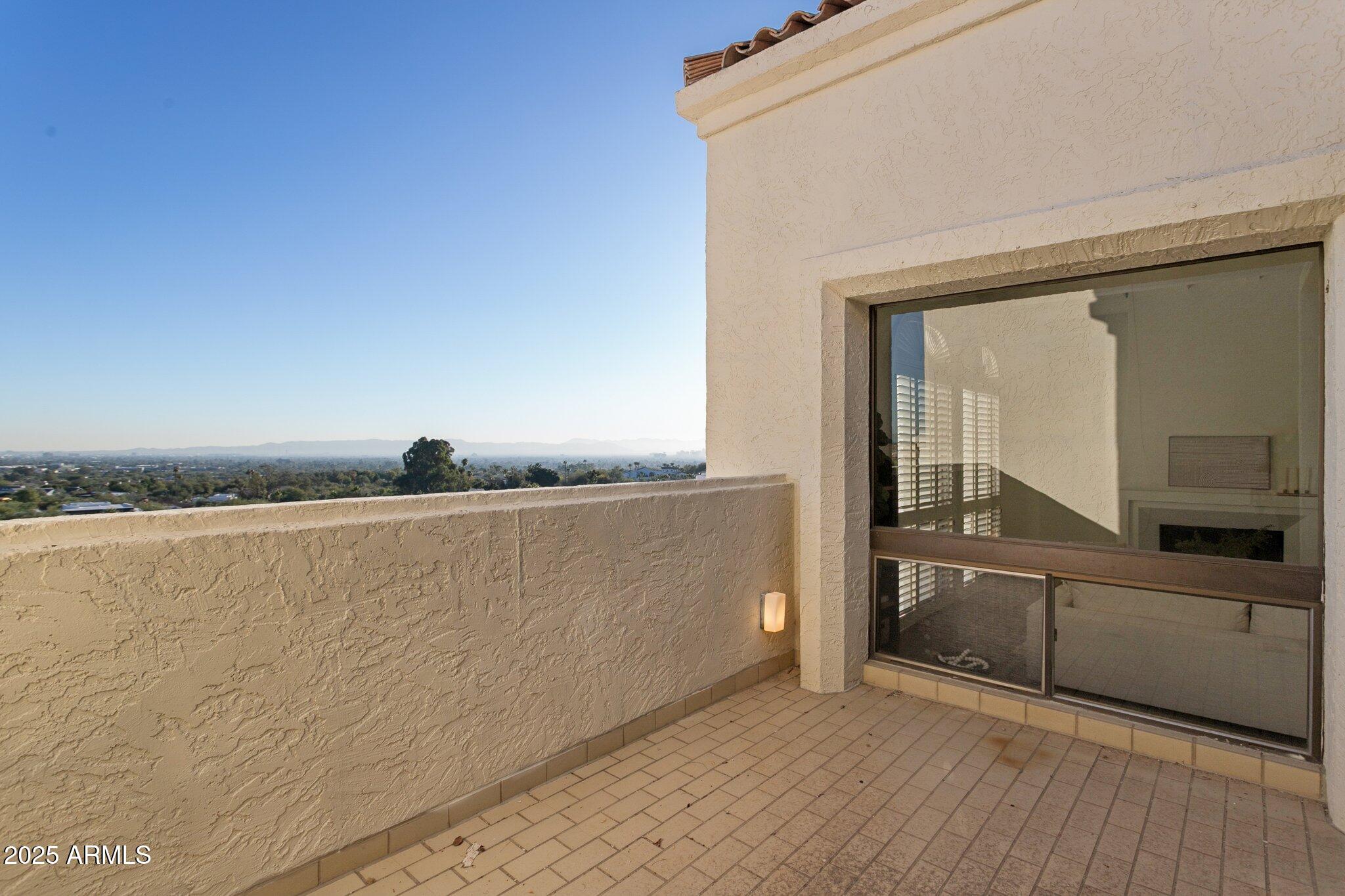 3800 E LINCOLN Drive 7