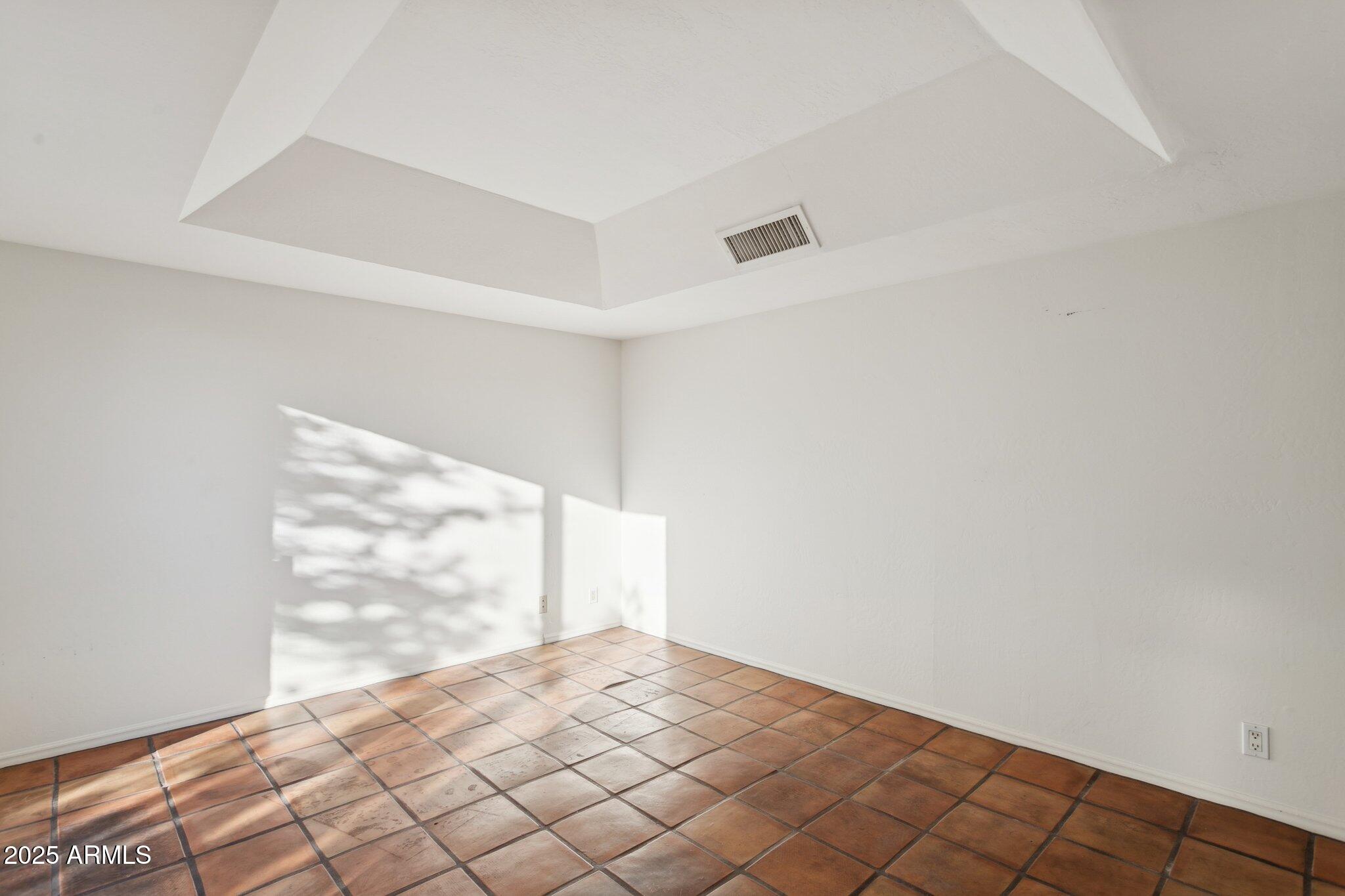 3800 E LINCOLN Drive 7