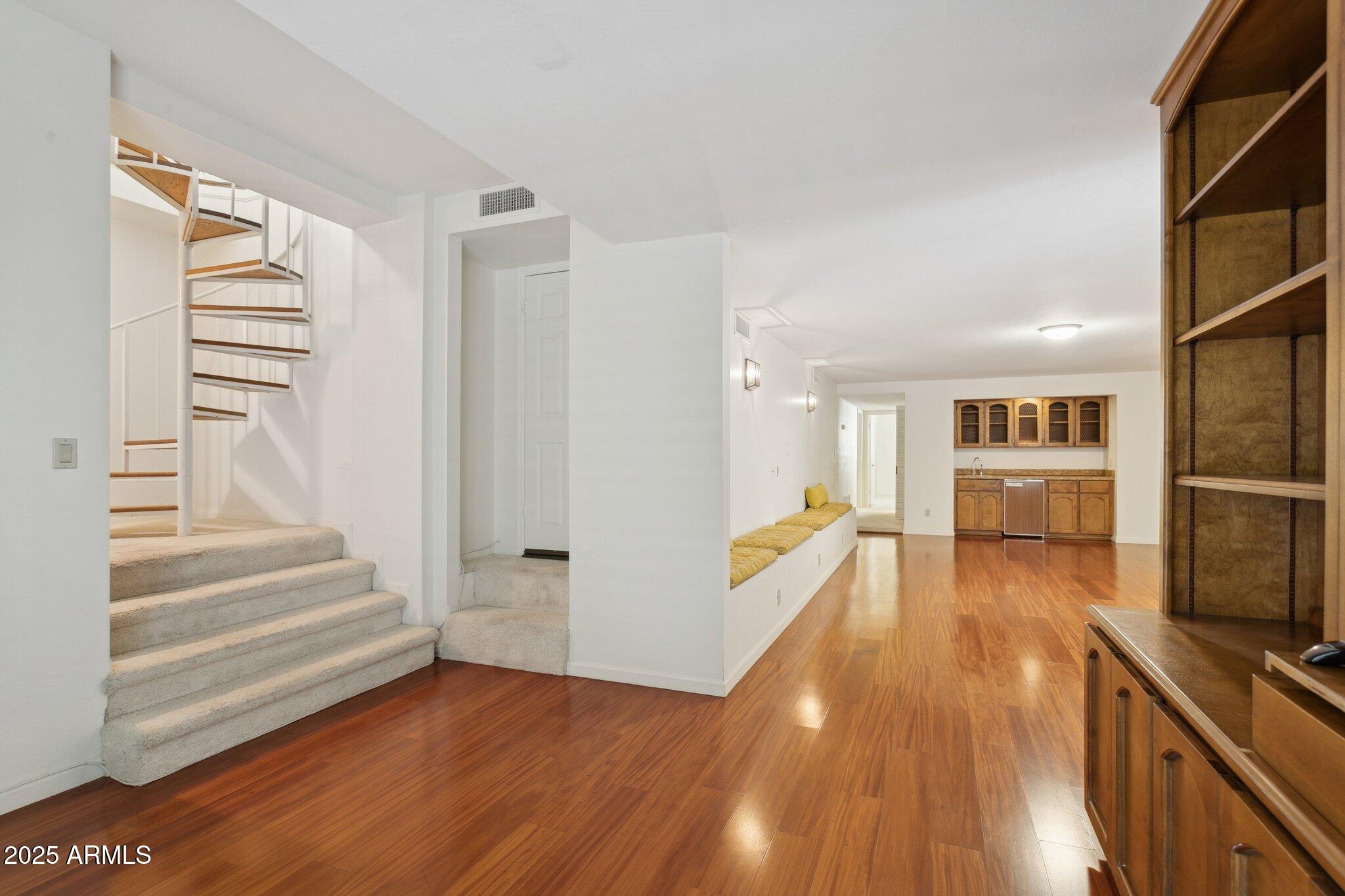 3800 E LINCOLN Drive 7