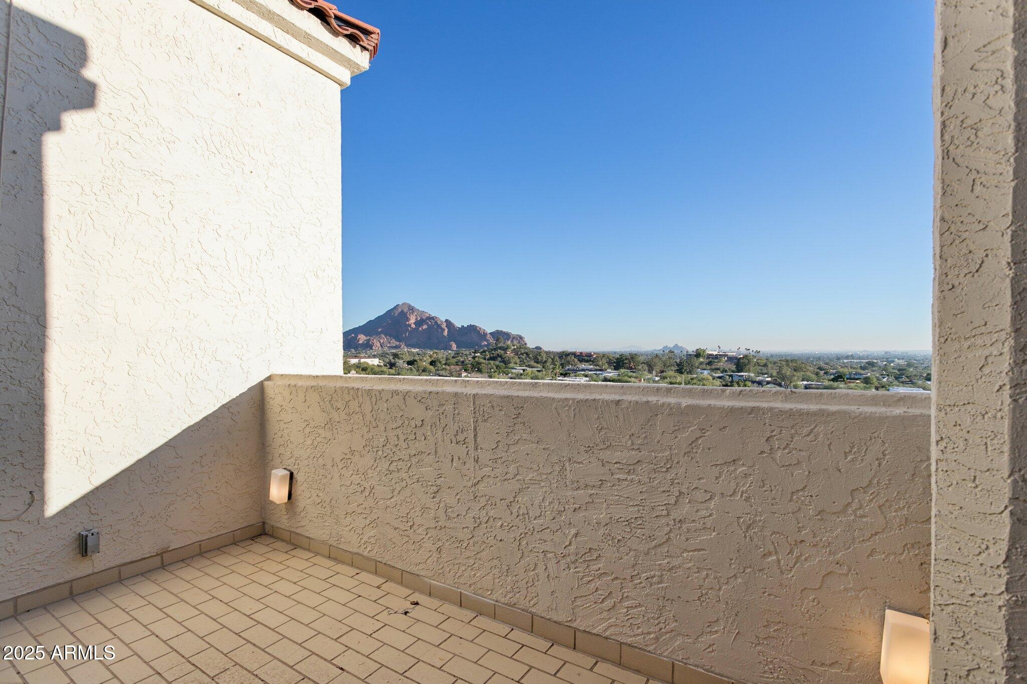 3800 E LINCOLN Drive 7