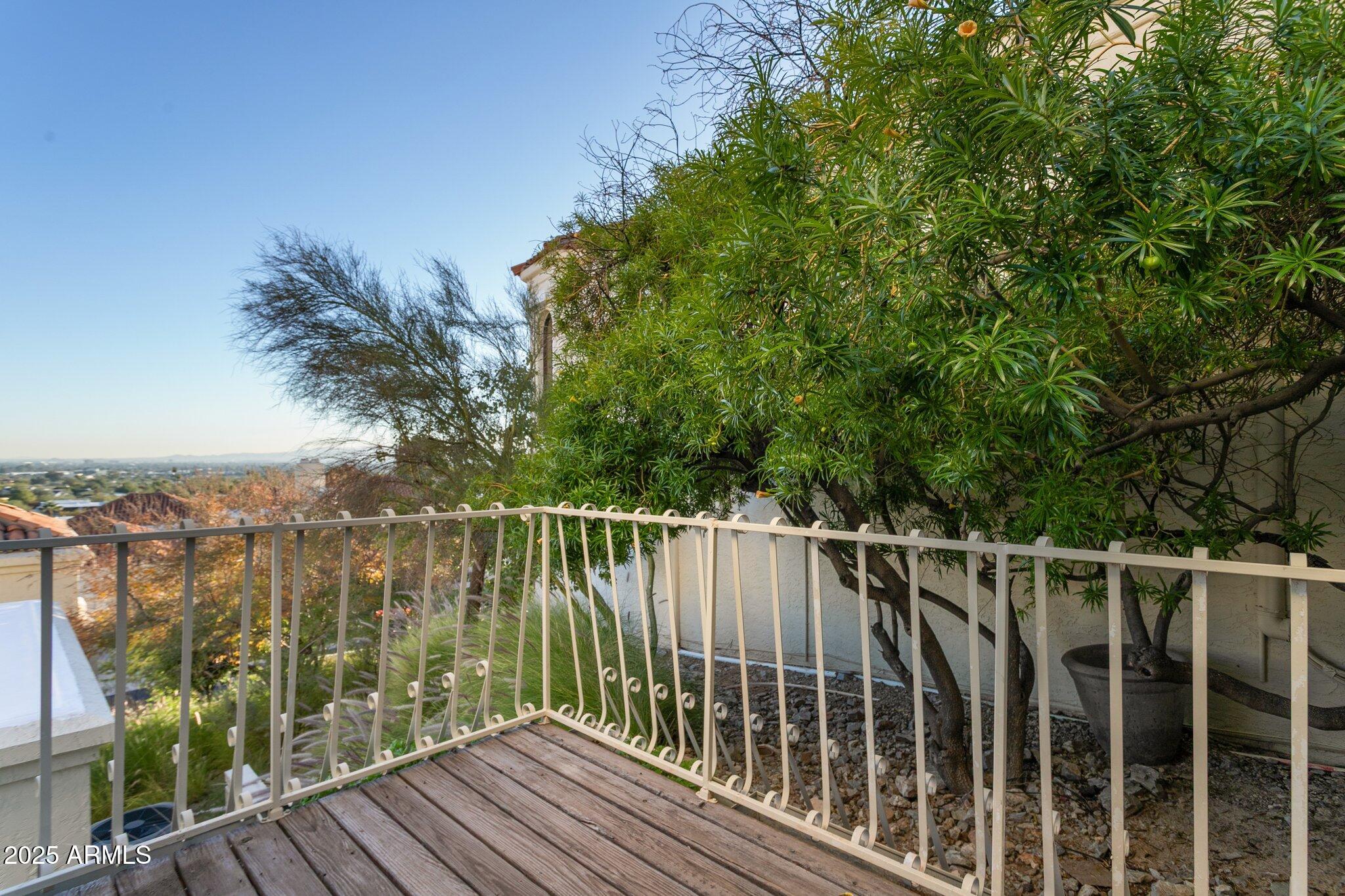 3800 E LINCOLN Drive 7