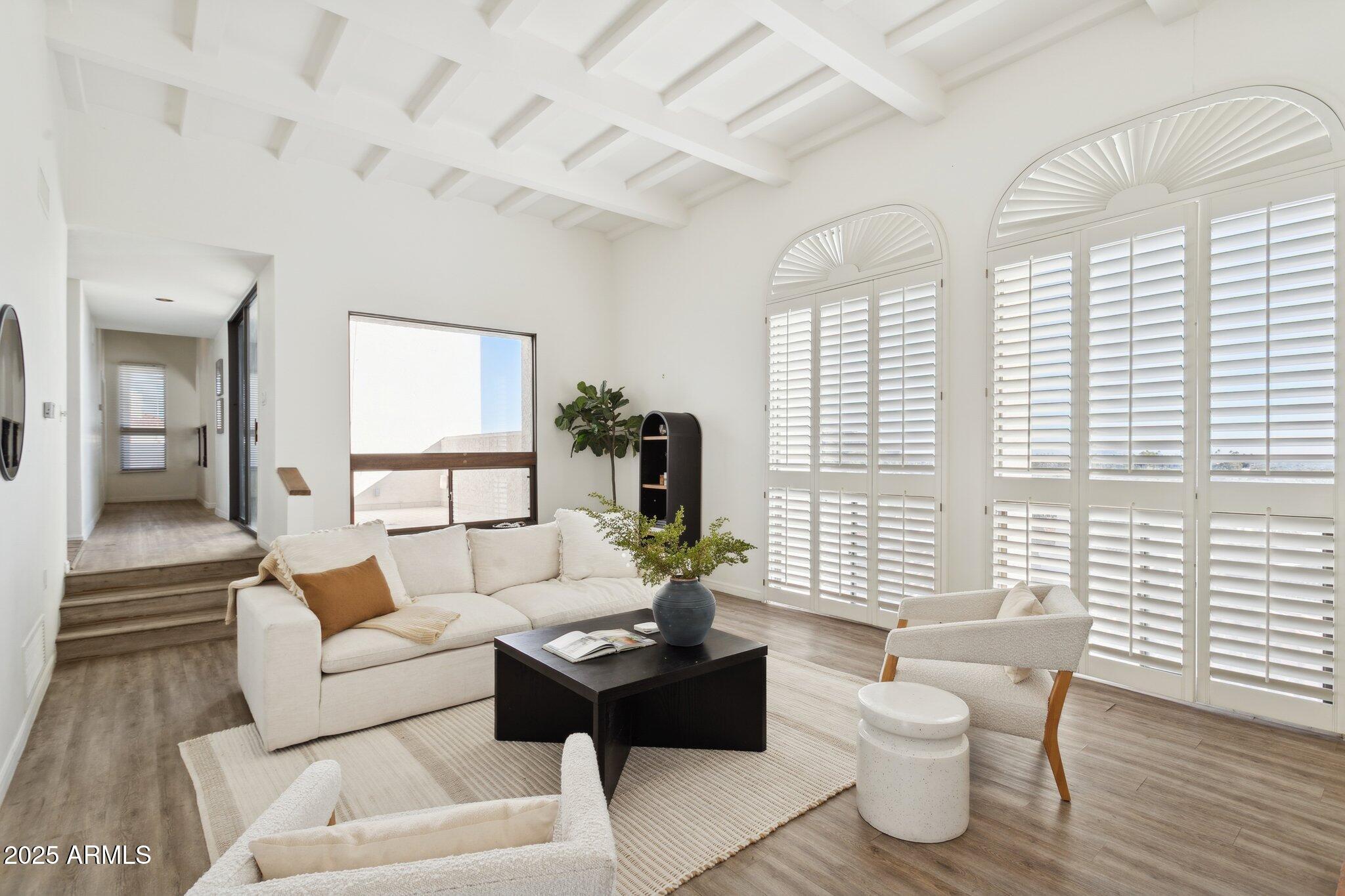 3800 E LINCOLN Drive 7