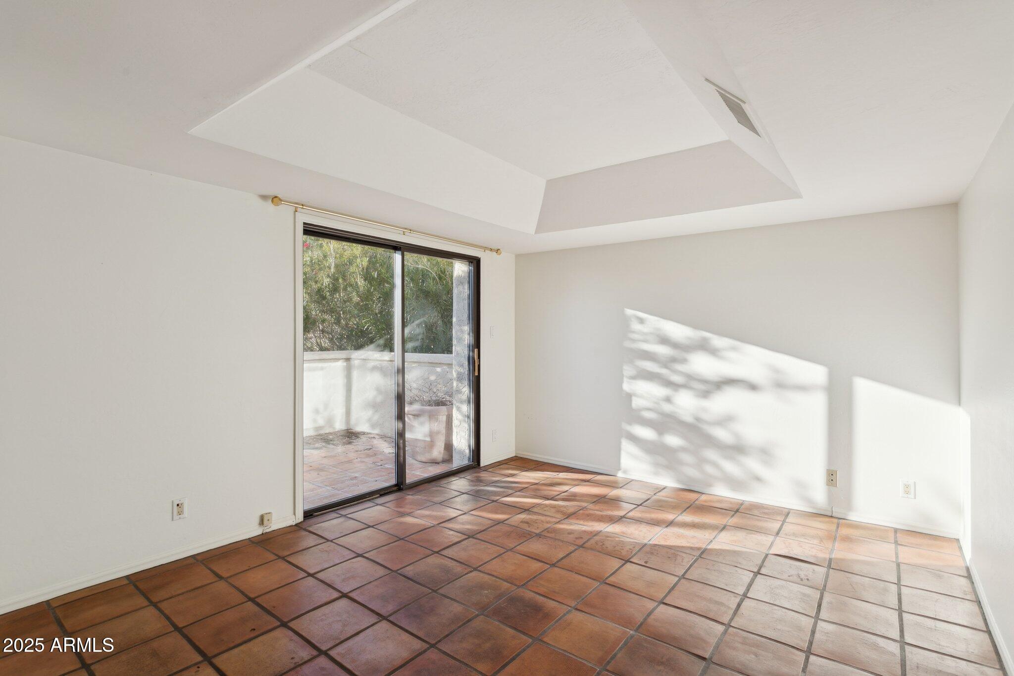 3800 E LINCOLN Drive 7