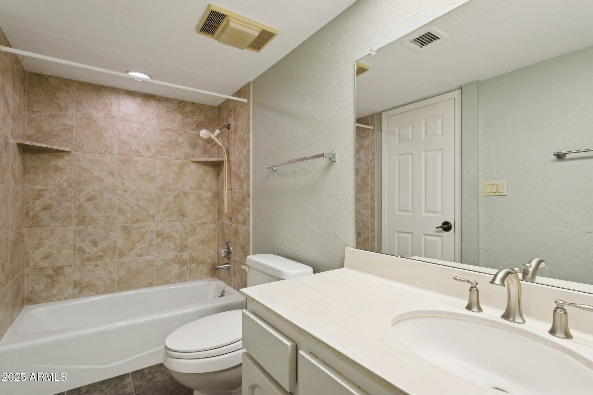 3800 E LINCOLN Drive 7