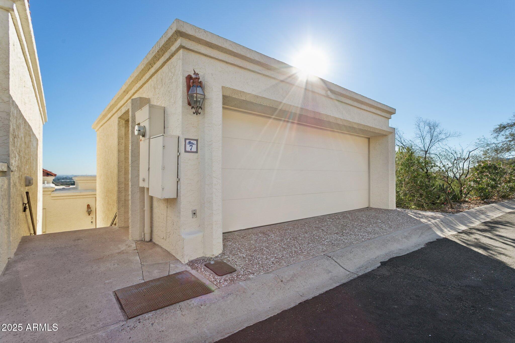 3800 E LINCOLN Drive 7