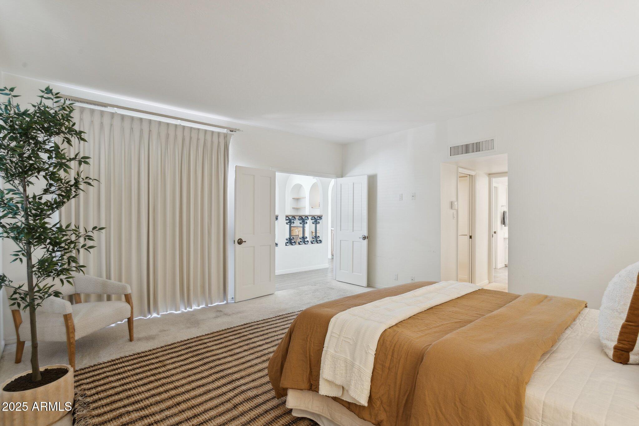 3800 E LINCOLN Drive 7