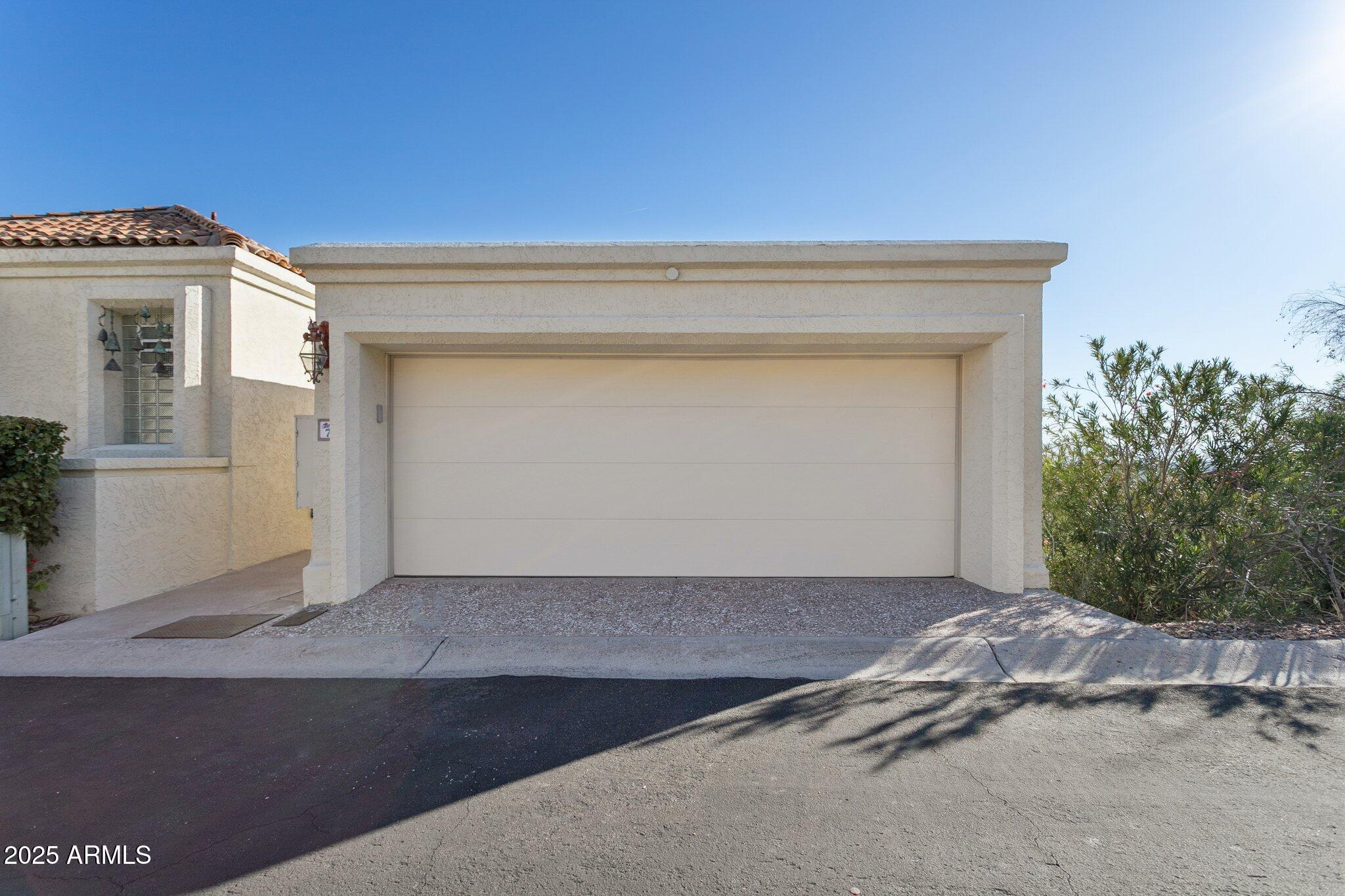 3800 E LINCOLN Drive 7