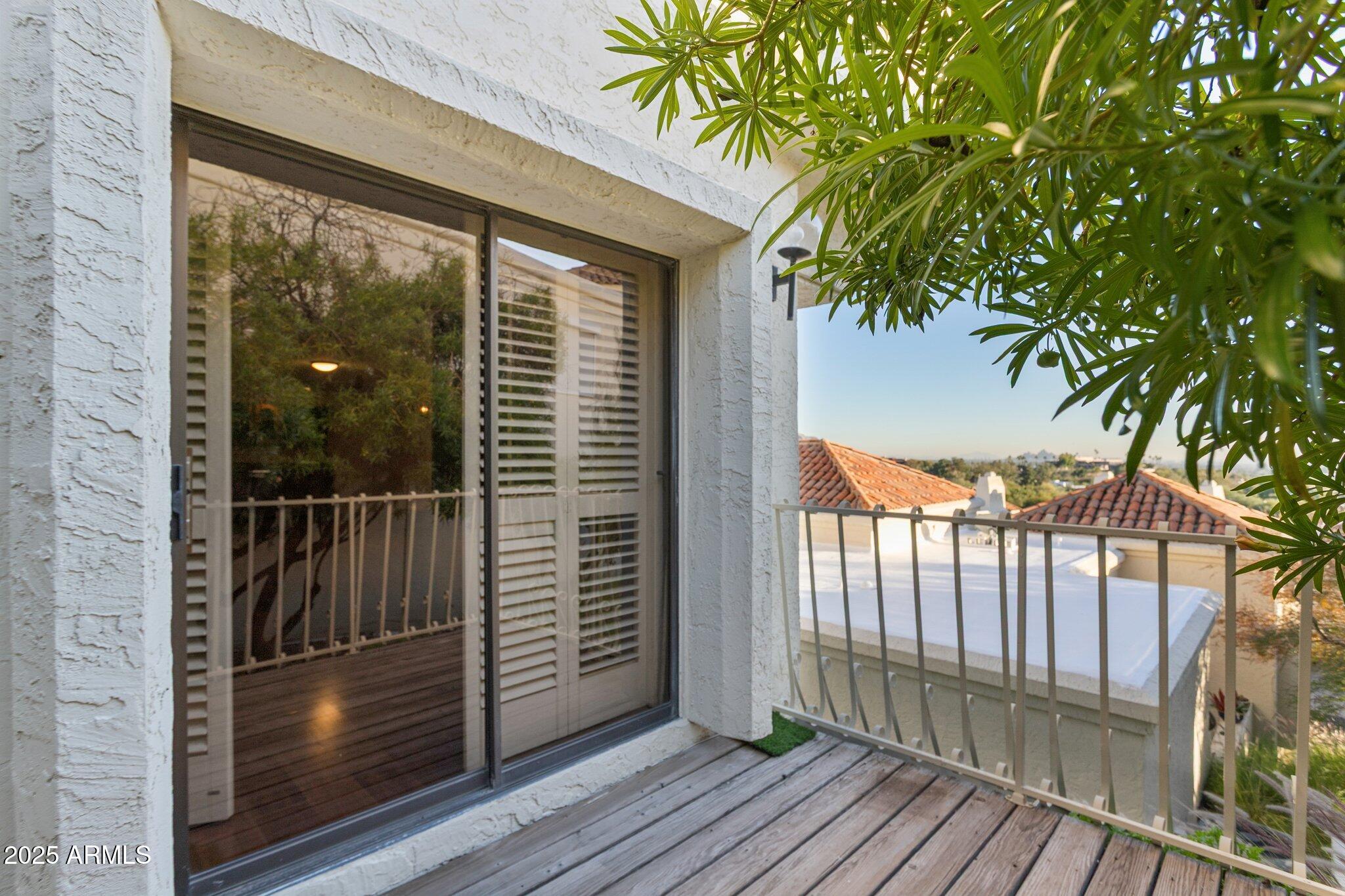 3800 E LINCOLN Drive 7