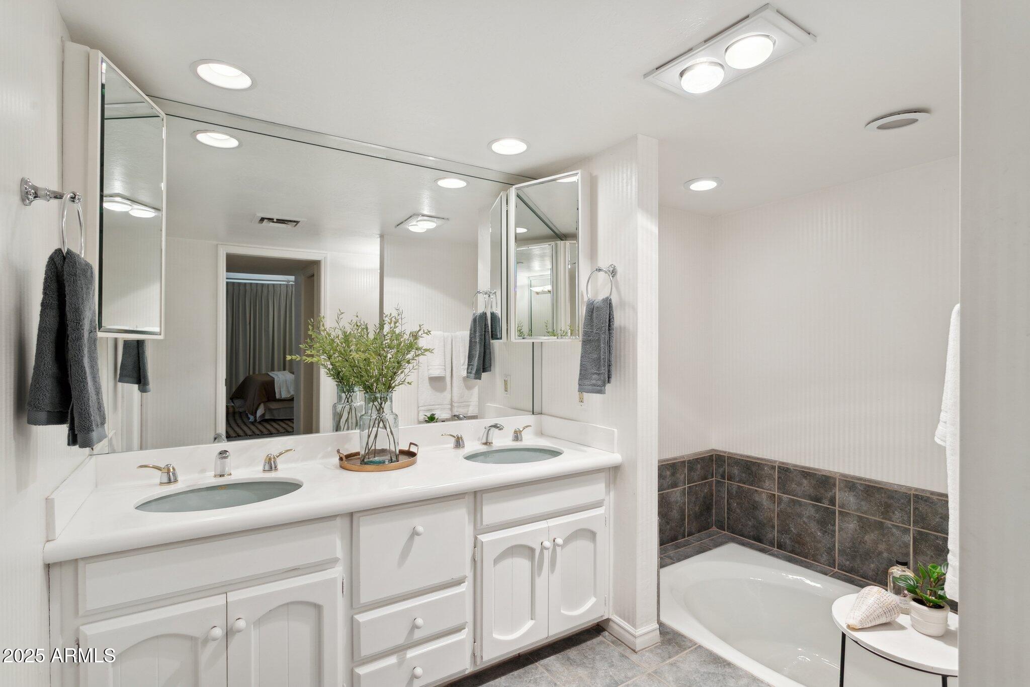 3800 E LINCOLN Drive 7