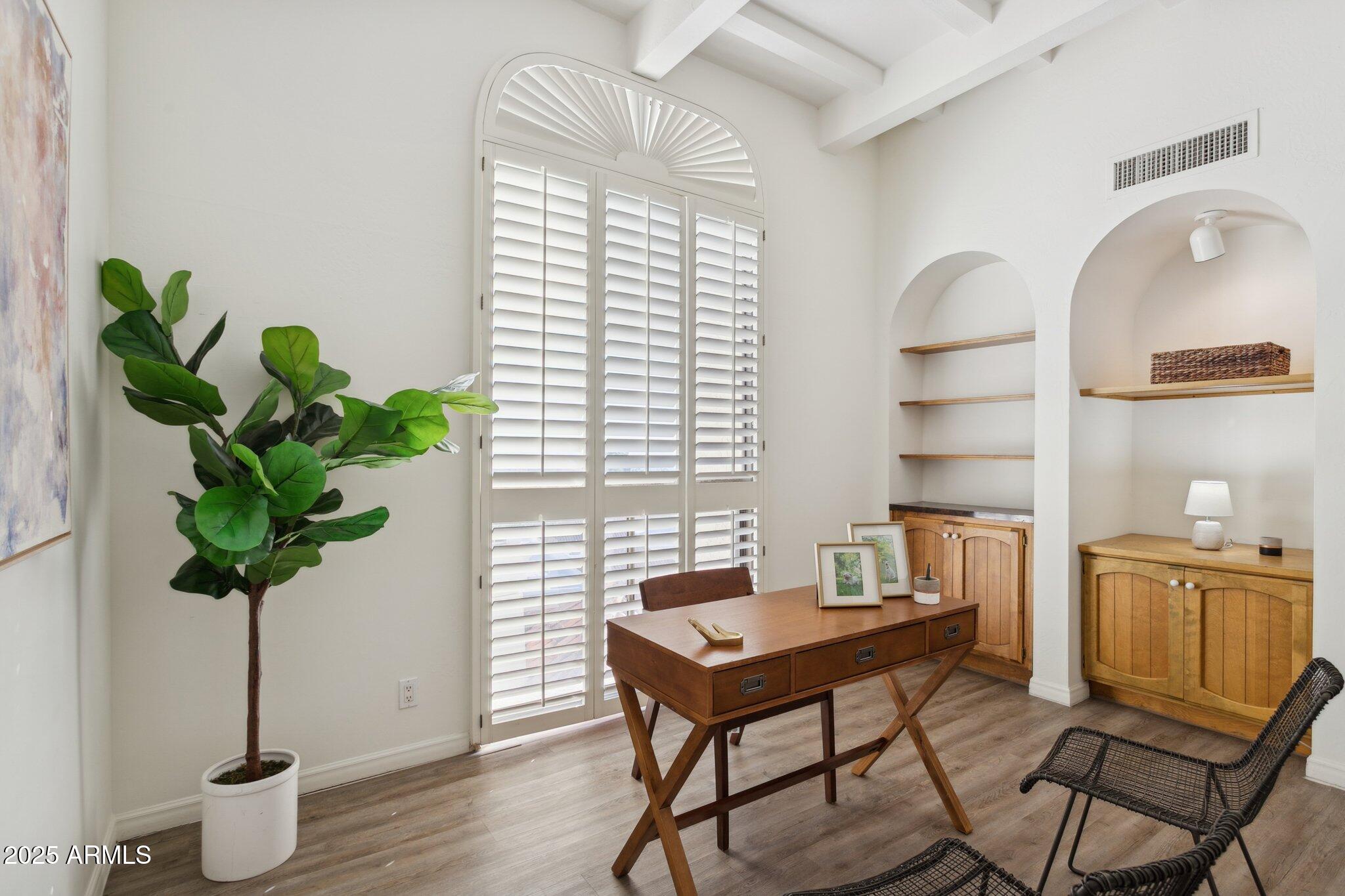 3800 E LINCOLN Drive 7