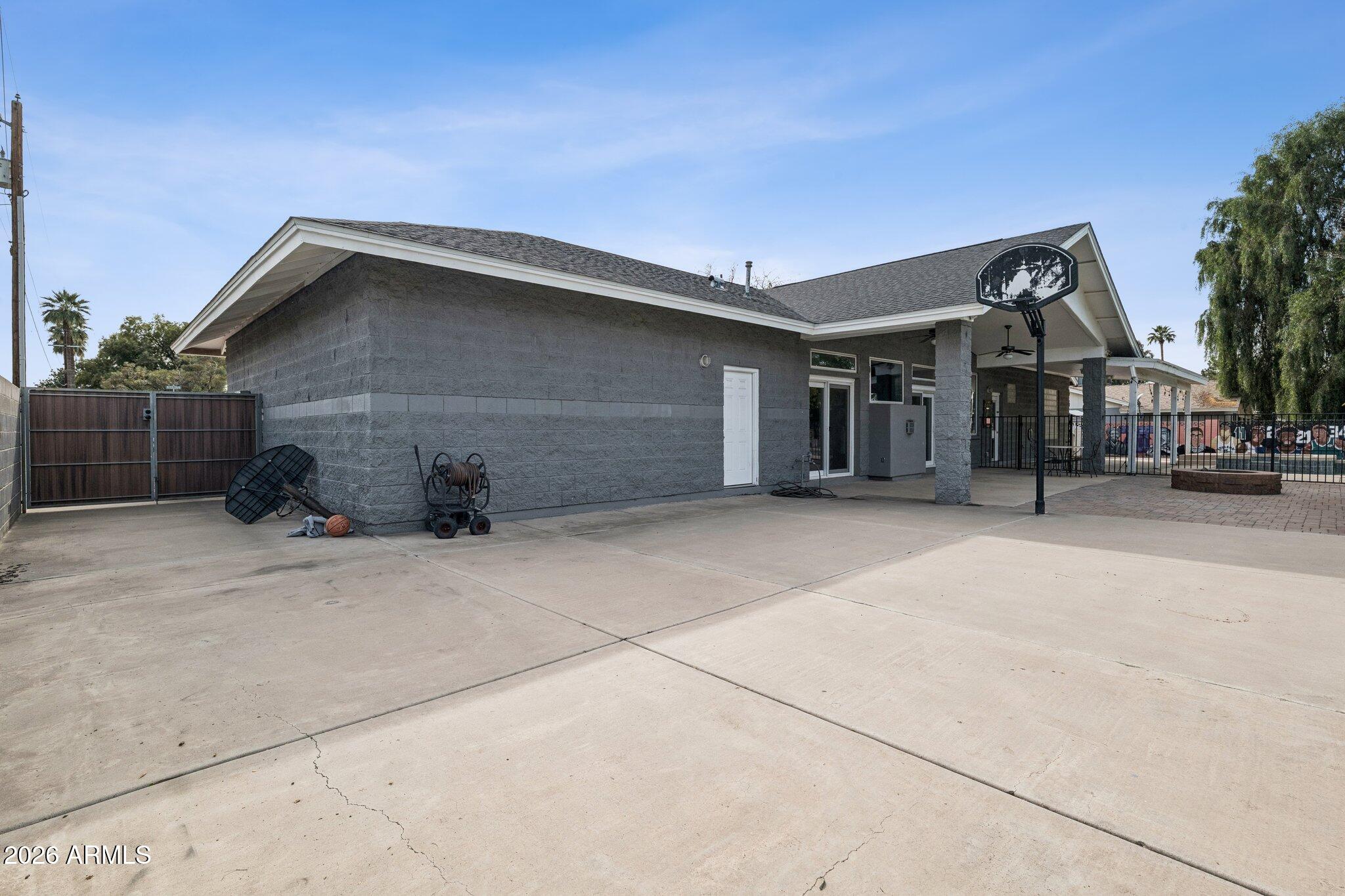 702 W Why Worry Lane